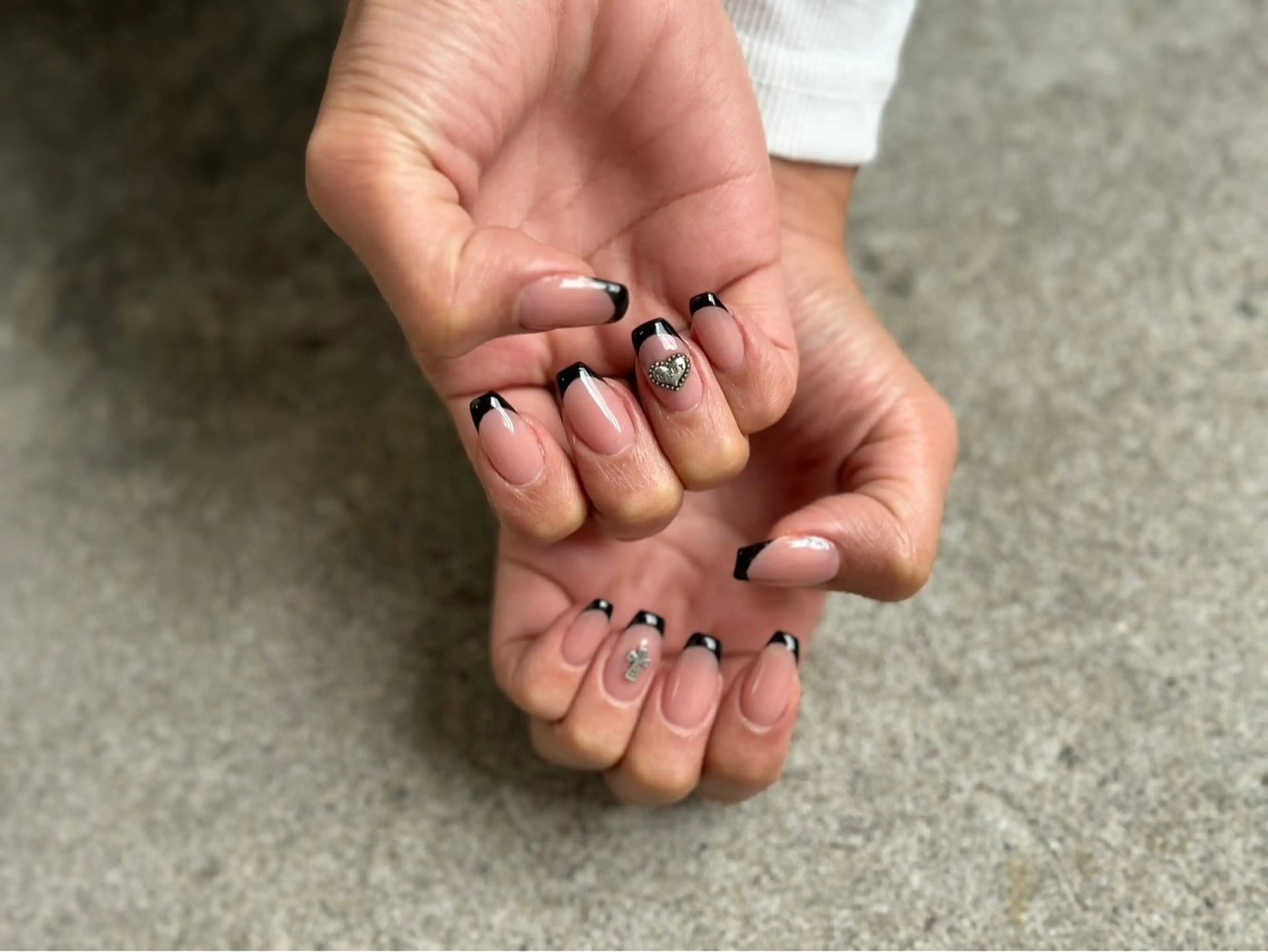 カラグラ/フレンチネイル🕊️🖤の写真