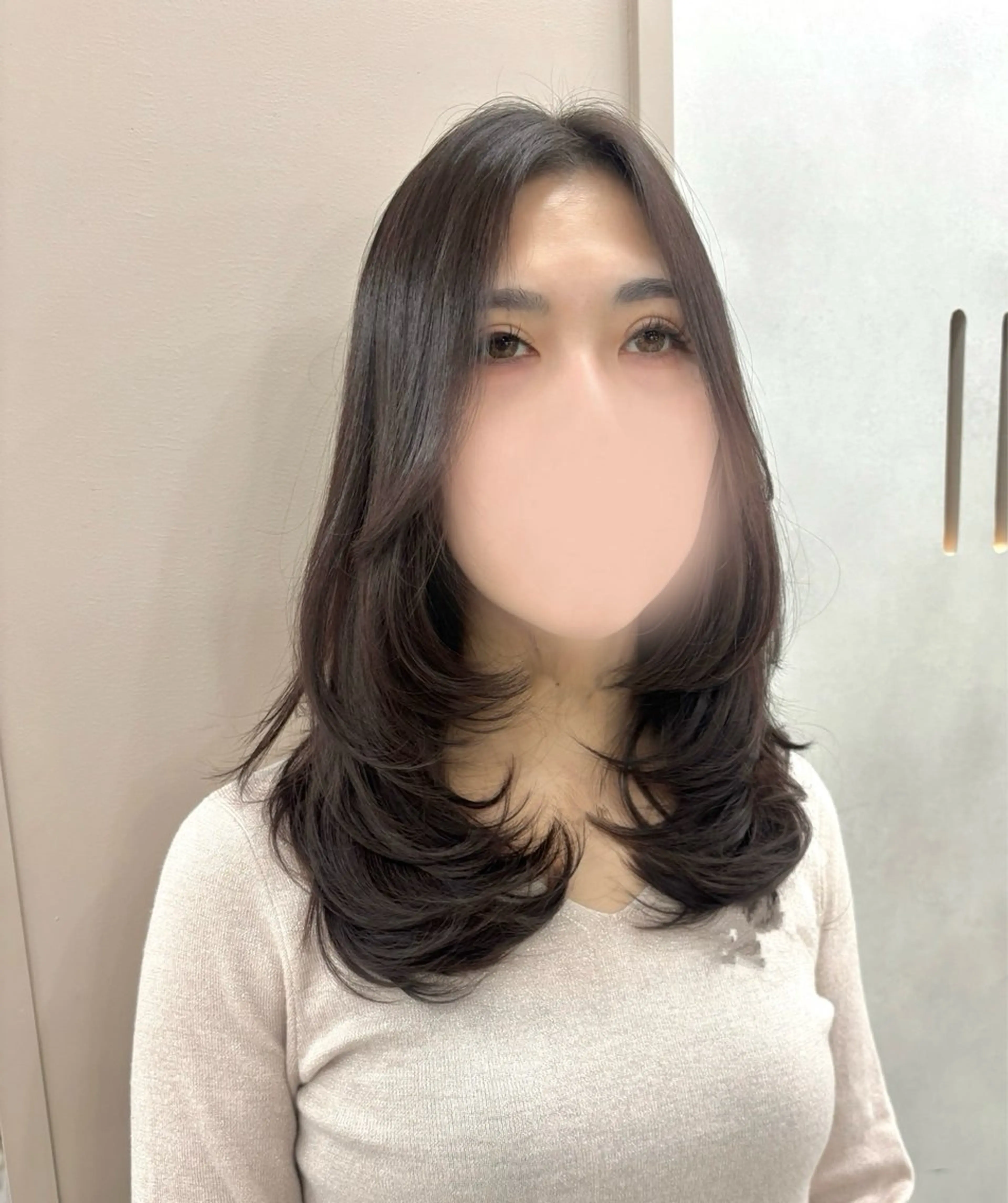 セミロング レイヤーカット カット ヘアカラー トリートメント コトネ🫧 韓国風レイヤーカットのヘアスタイル