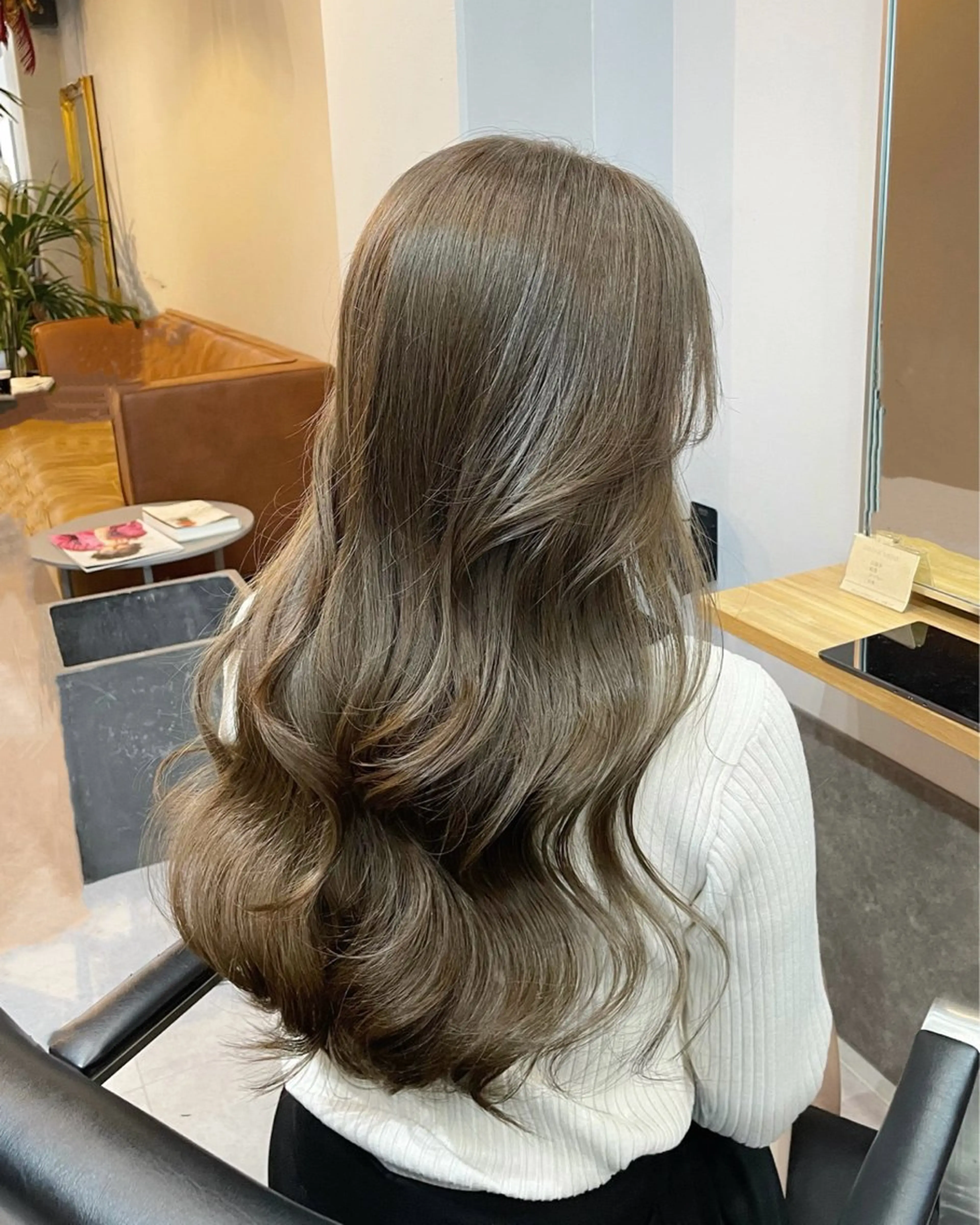 ロング カラー ヘアカラー ミルクティーベージュ ❤︎レイヤー　MIAのヘアスタイル