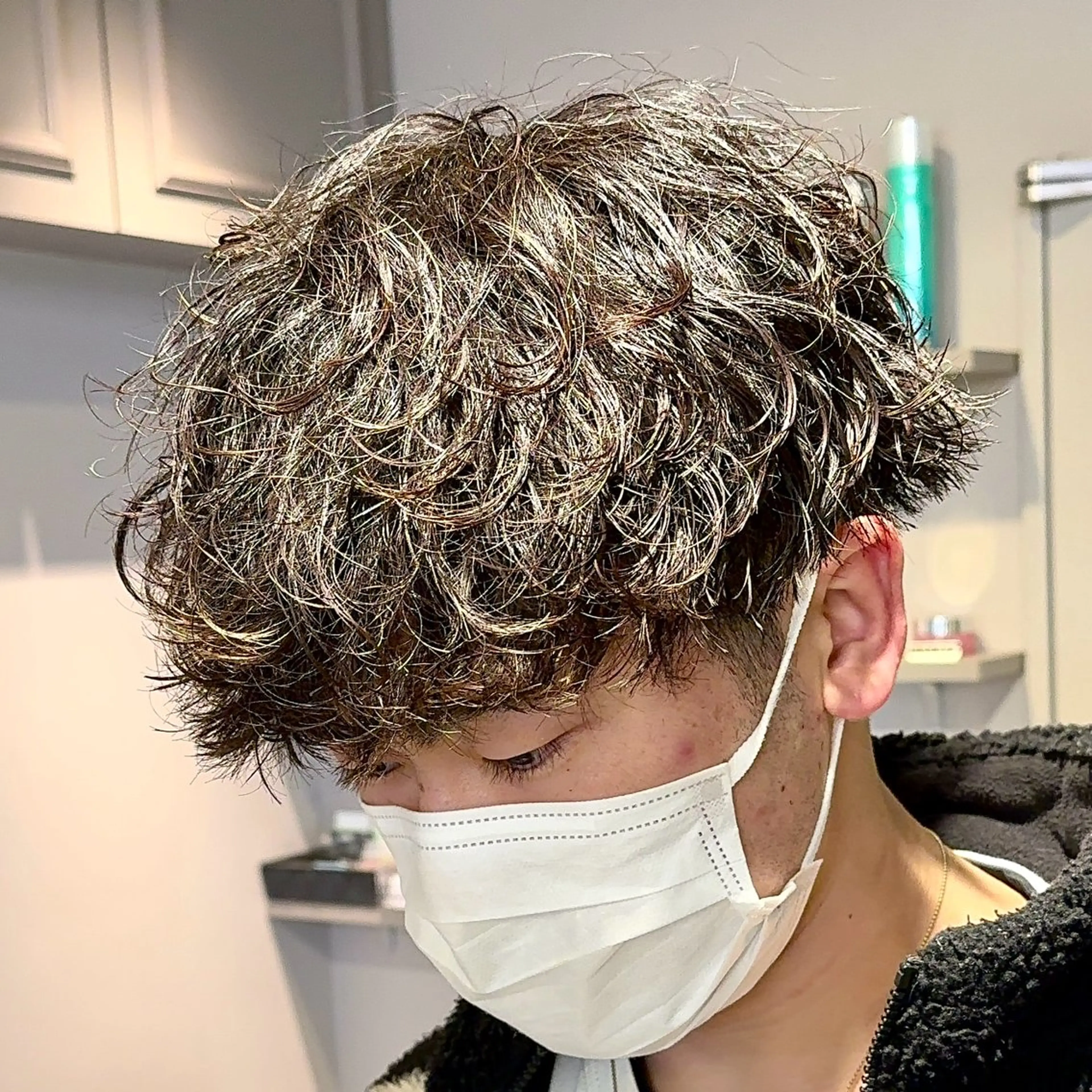 ショート パーマ ヘアアレンジ メンズ マッシュ メンズパーマ 波巻きパーマ 顔まわりカット の達人のヘアスタイル