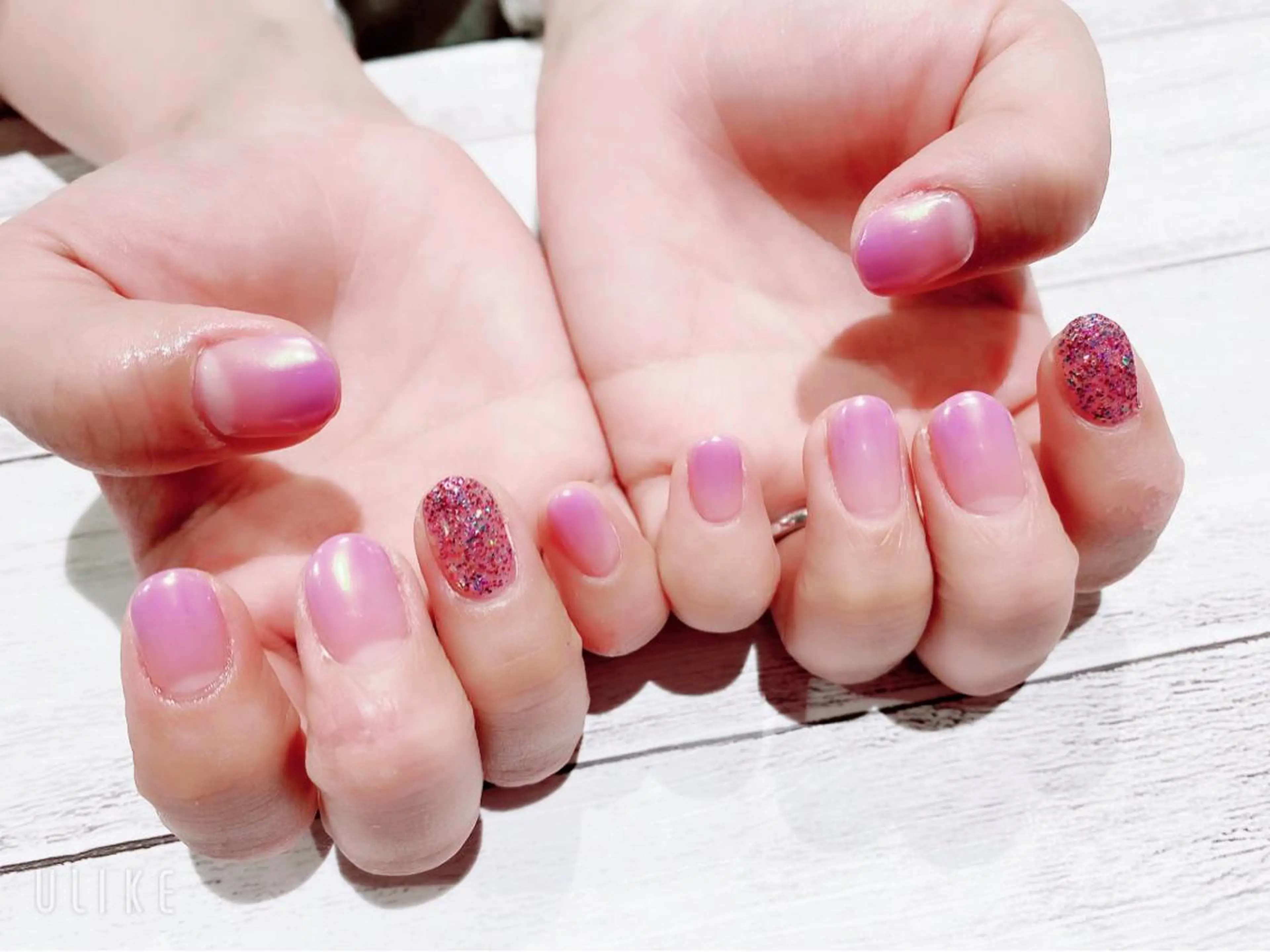 ネイル オーロラネイル グラデーション ラメ(グリッター) 田中 実咲のヘアスタイル