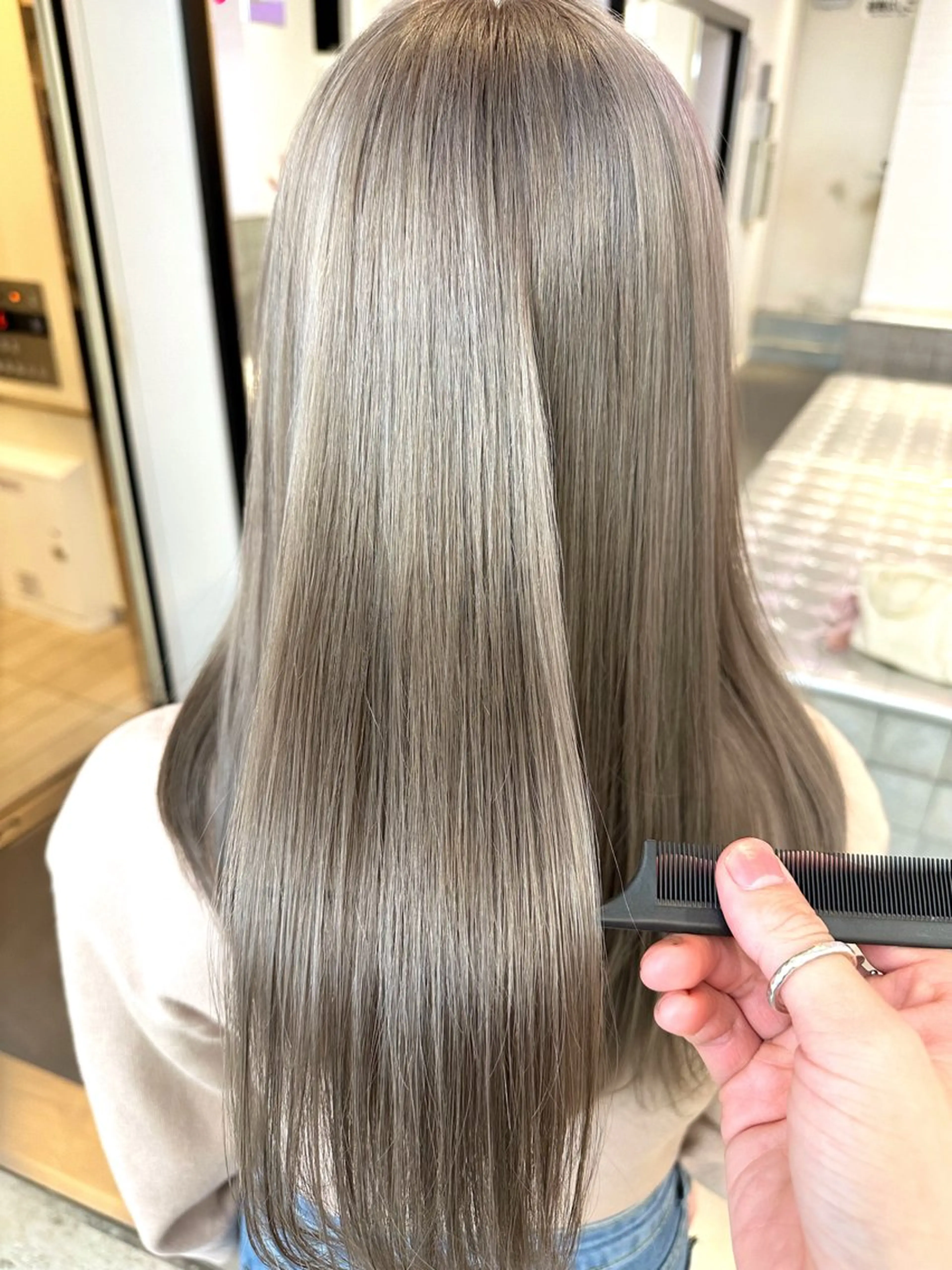 ✨広がり＆うねり解消✨艶100%縮毛矯正の写真