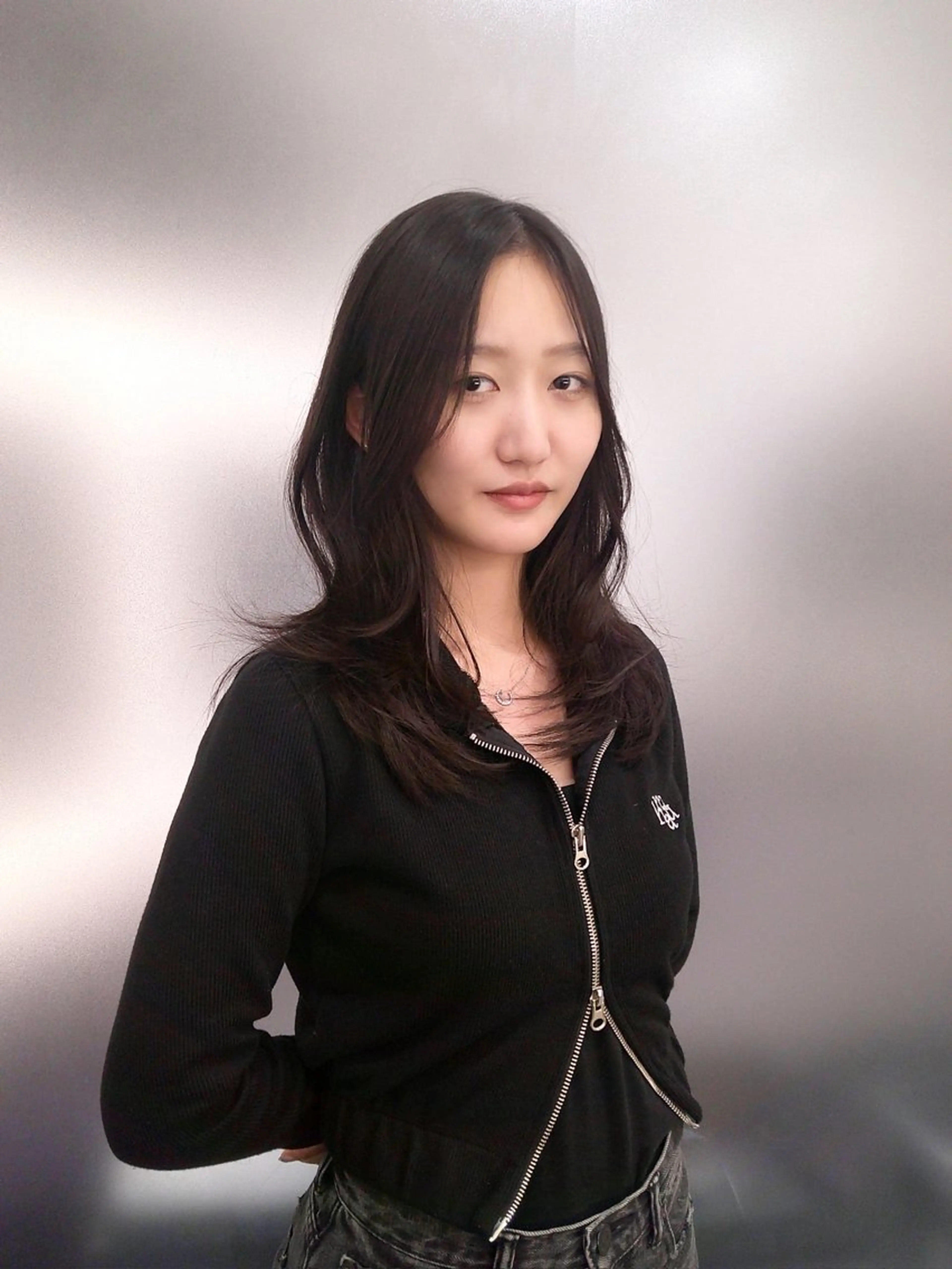 ロング イシカワ シオリのヘアスタイル