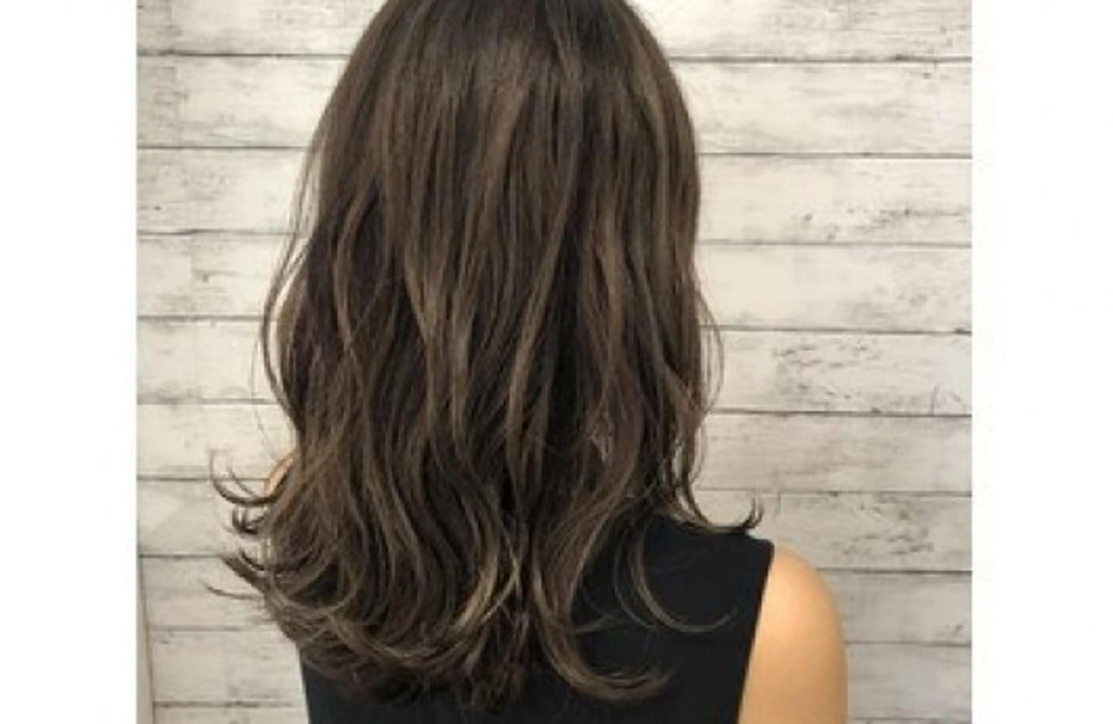 カラー 林 侑弥のヘアスタイル