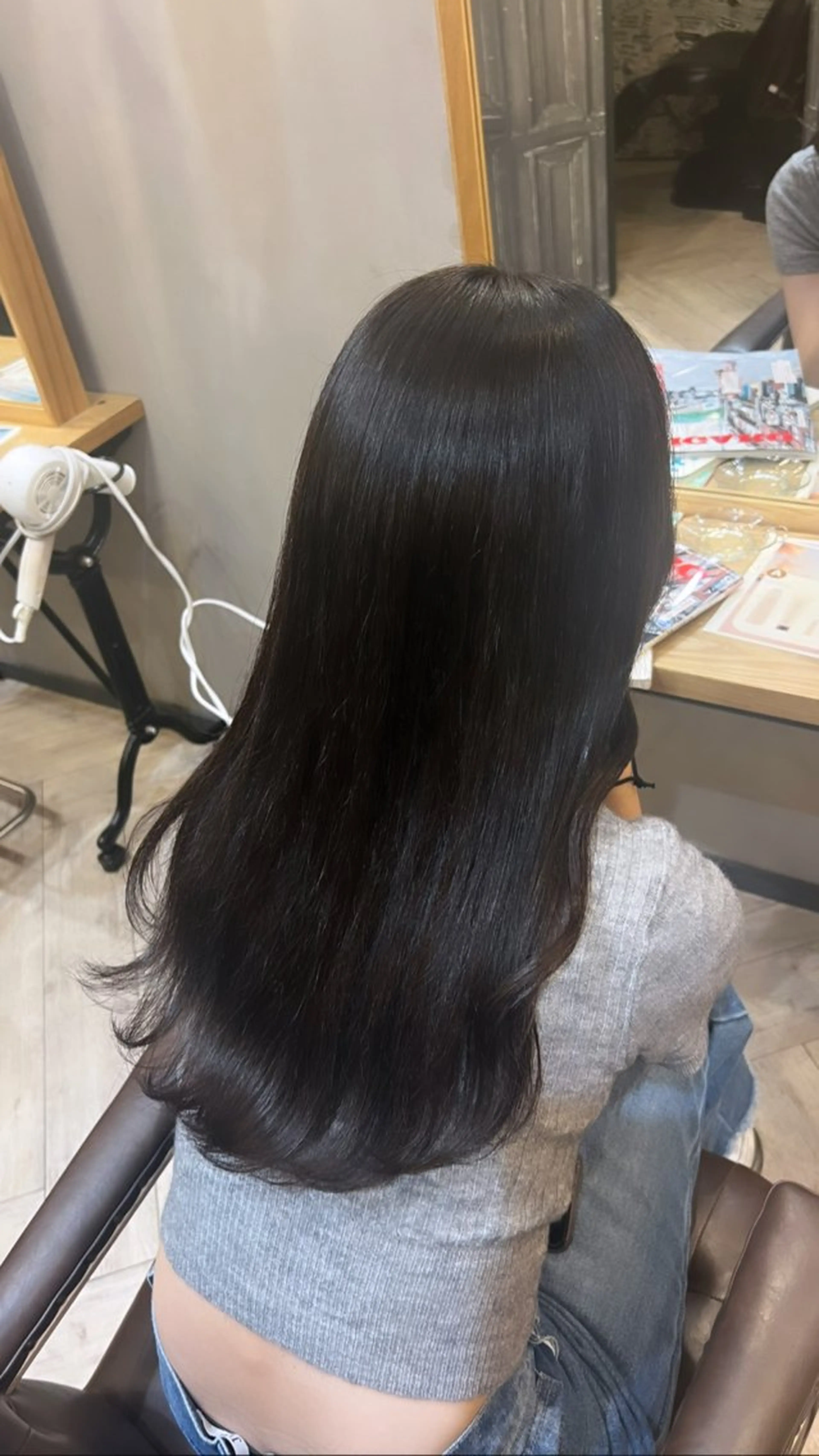ロング カラー 魚谷 綾渚のヘアスタイル