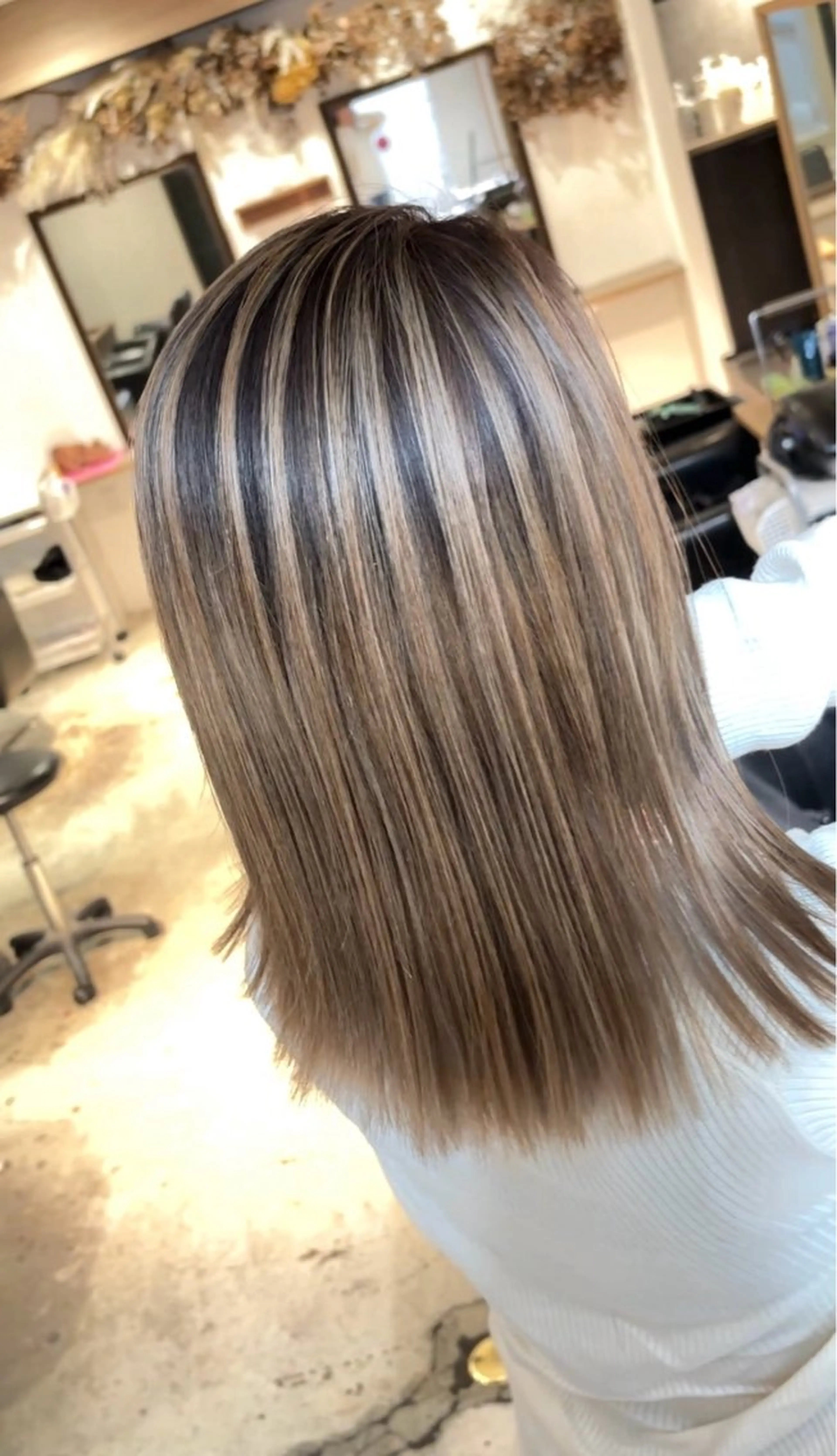 ミディアム カラー バレイヤージュ 外国人風カラー レイヤーカット カット ヘアカラー ギャルの革命児 秀斗のヘアスタイル