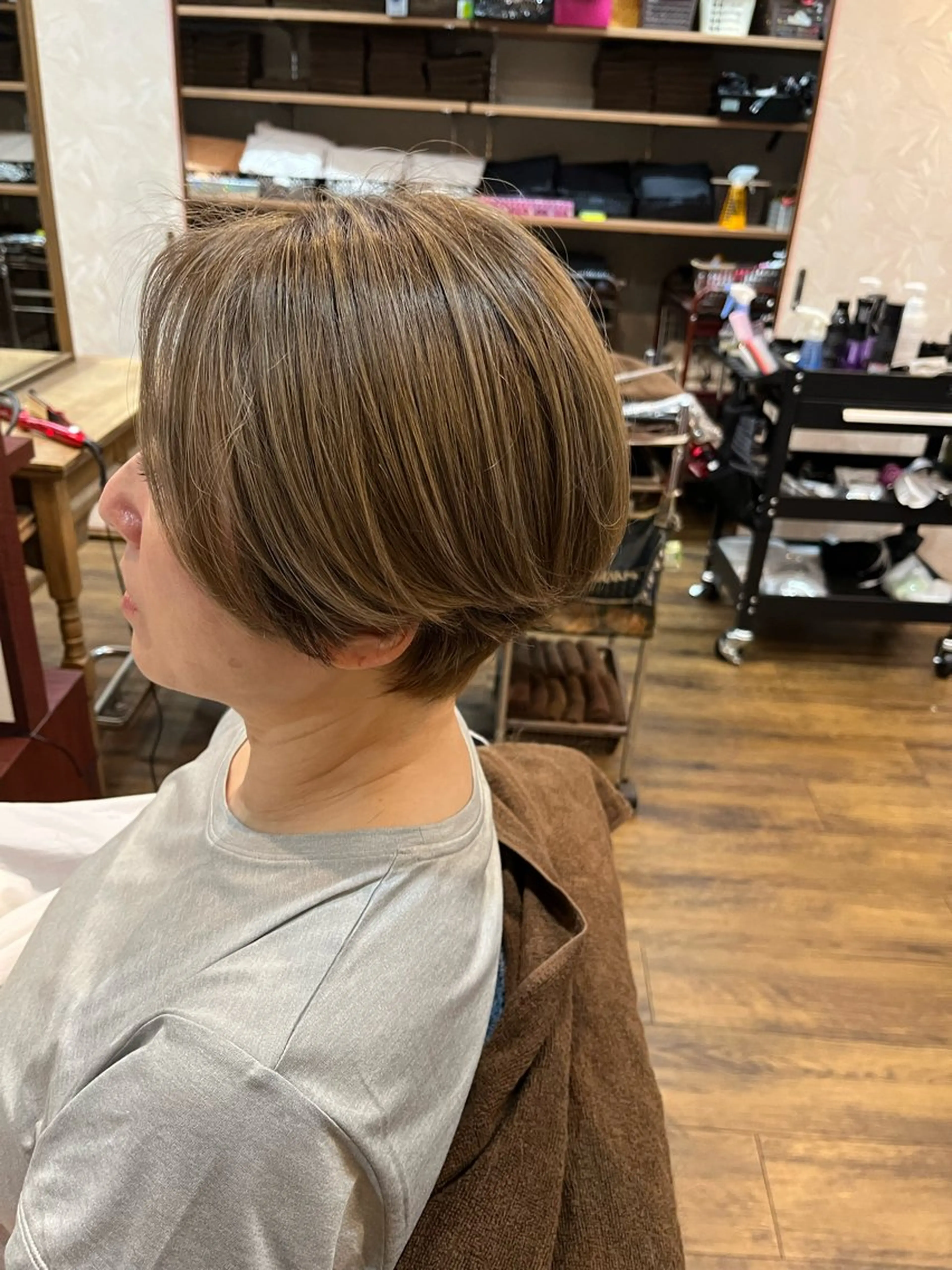 ショート カラー ハンサムショート ハイライトカラー ハイライト ショートヘア Lamie所属・大人女子&髪改善専門 Nobuフリーランスのヘアスタイル