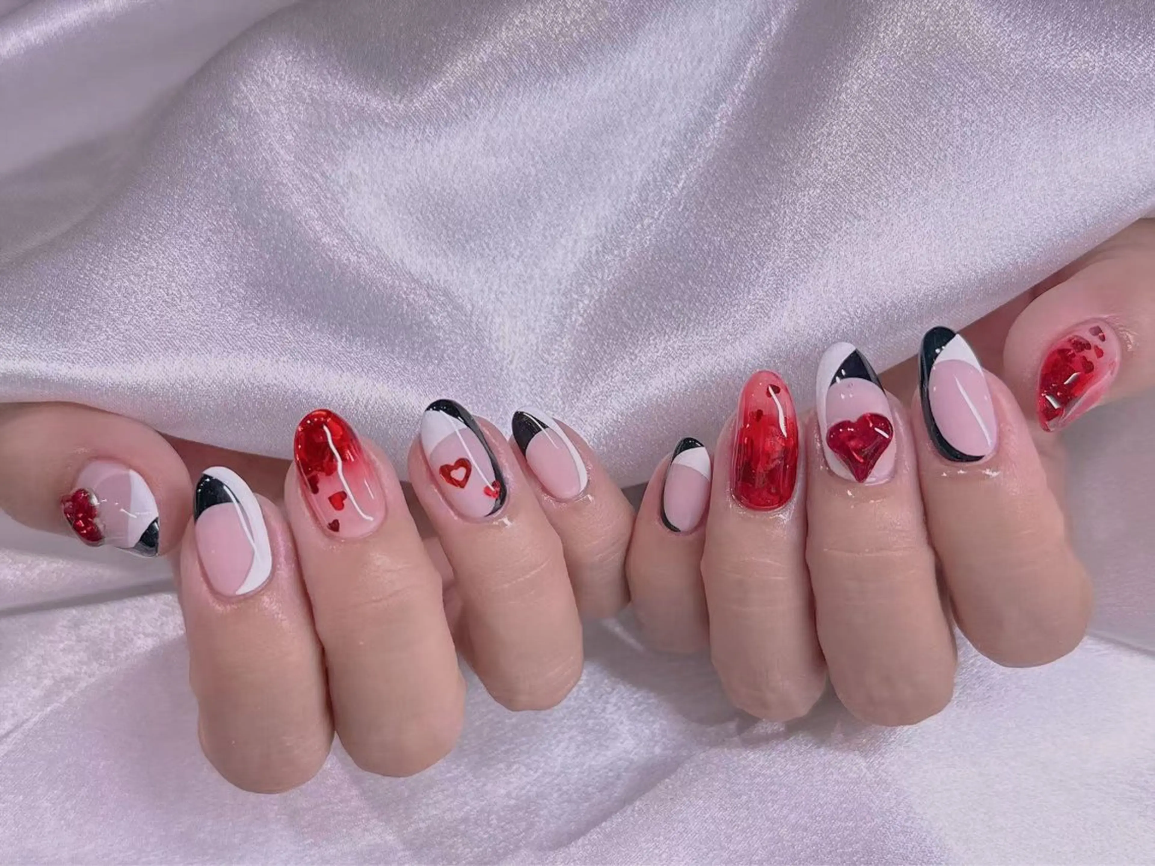 ネイル ブルー チークネイル フレンチネイル ハート ホログラムネイル ハンドネイル 美爪パラジェル導入店 Sunnilyのネイルデザイン