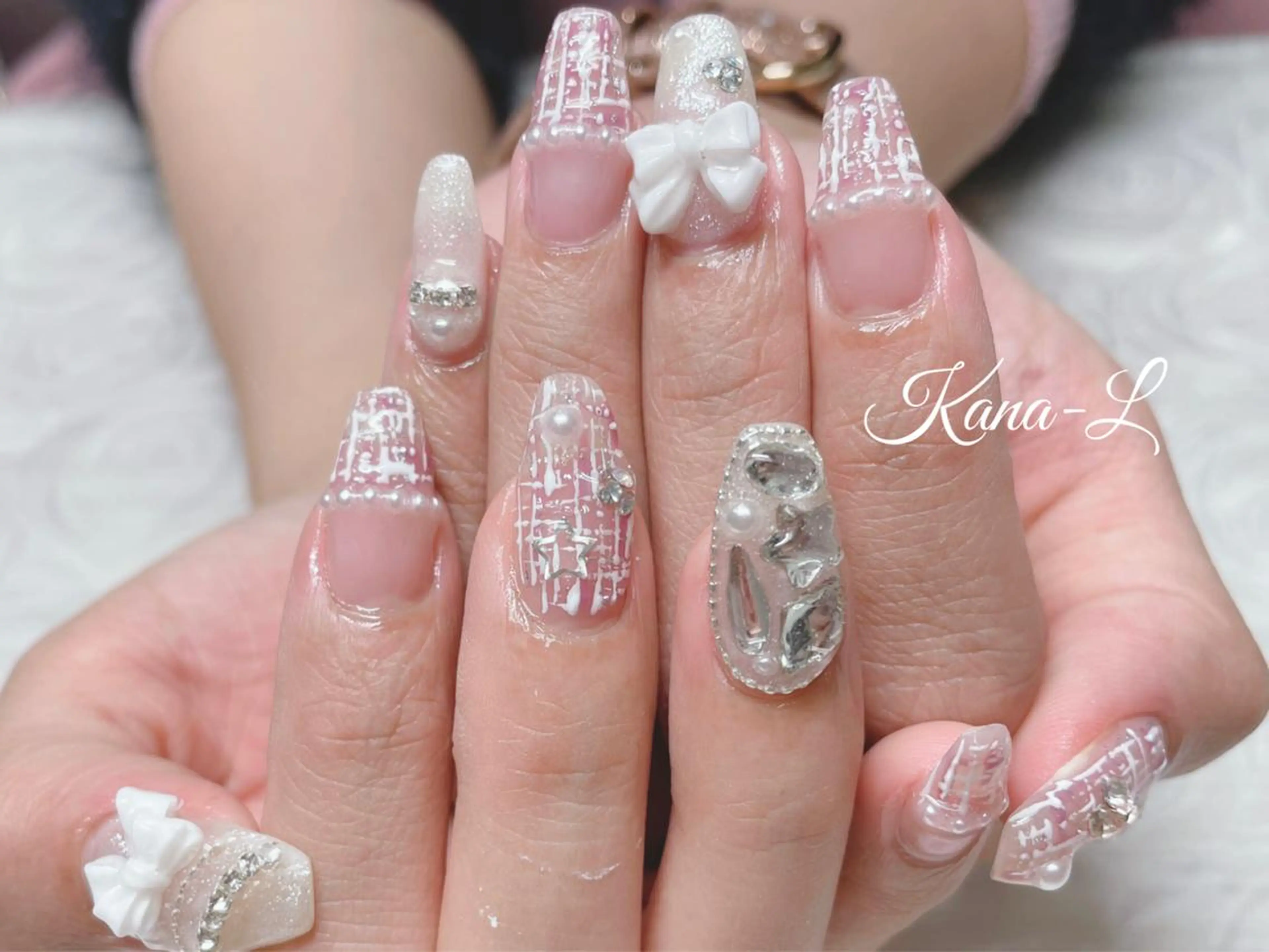 カラー ネイル リボン ツイードネイル ワンホンネイル 芦辺 香奈のネイルデザイン