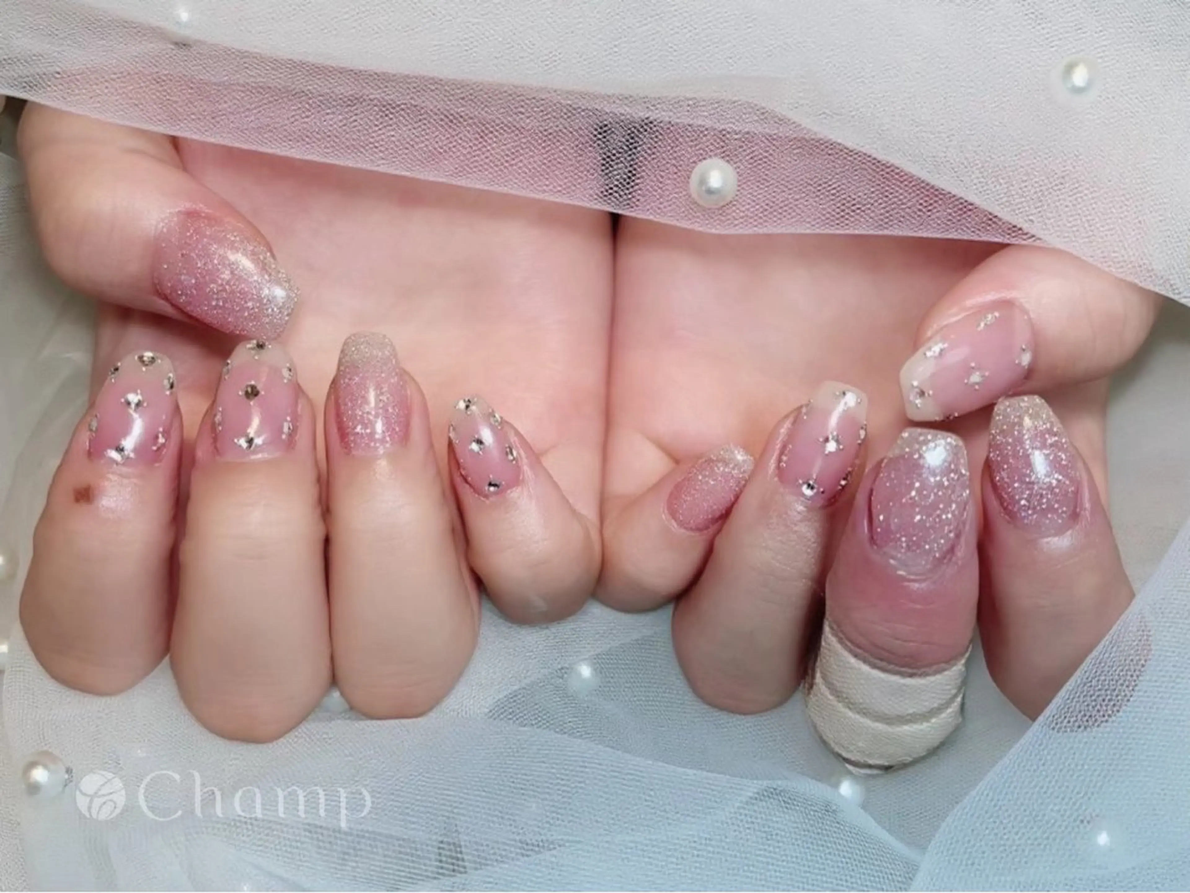 ネイル ガーリー キラキラネイル ラメ(グリッター) ピンク ストーンネイル ハンドネイル Champ瓢箪山店 つかもとのネイルデザイン