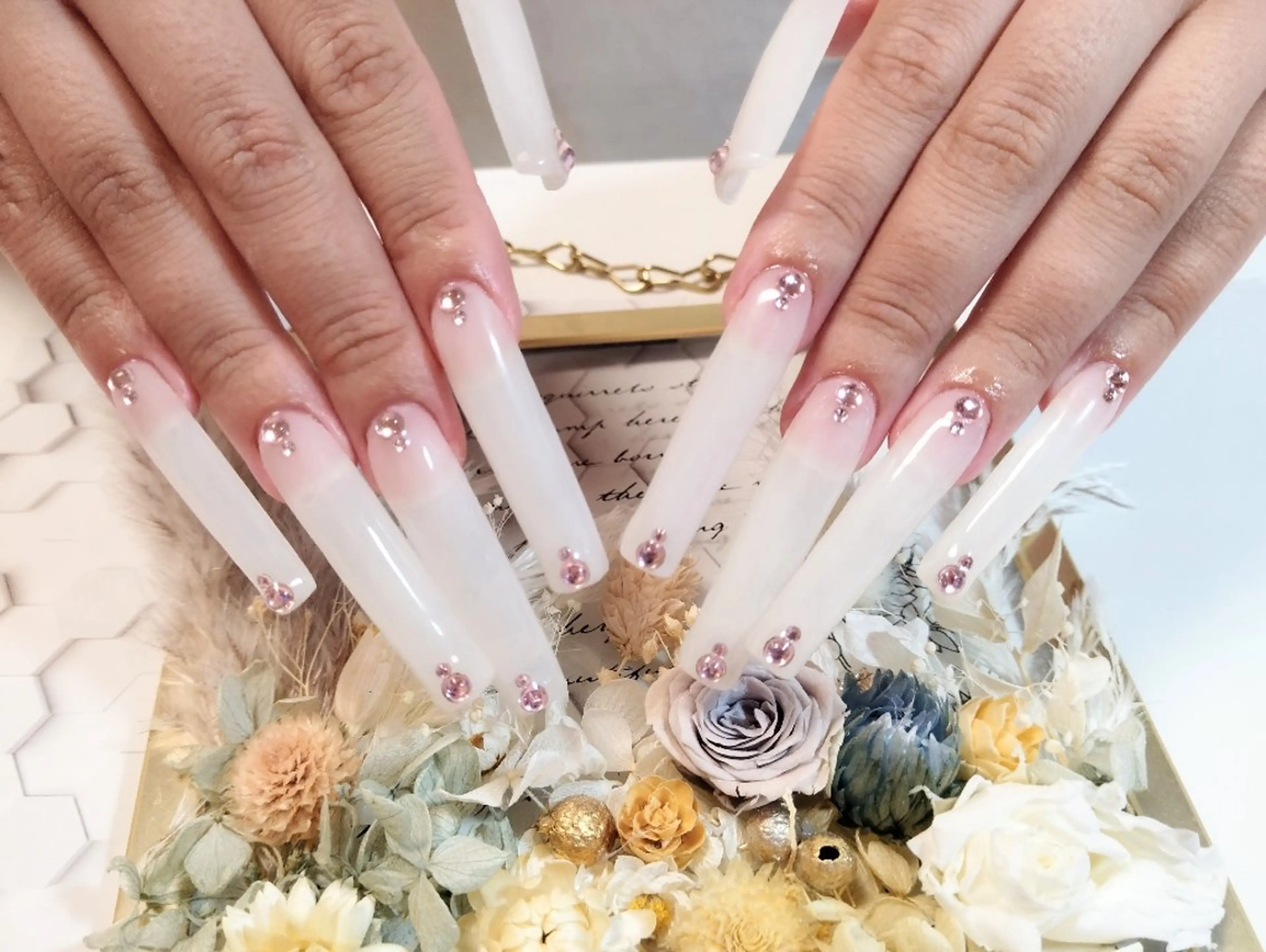 ネイル ネイルチップ ハンドネイル ハンドケア ＤI'A ネイルサロンのネイルデザイン