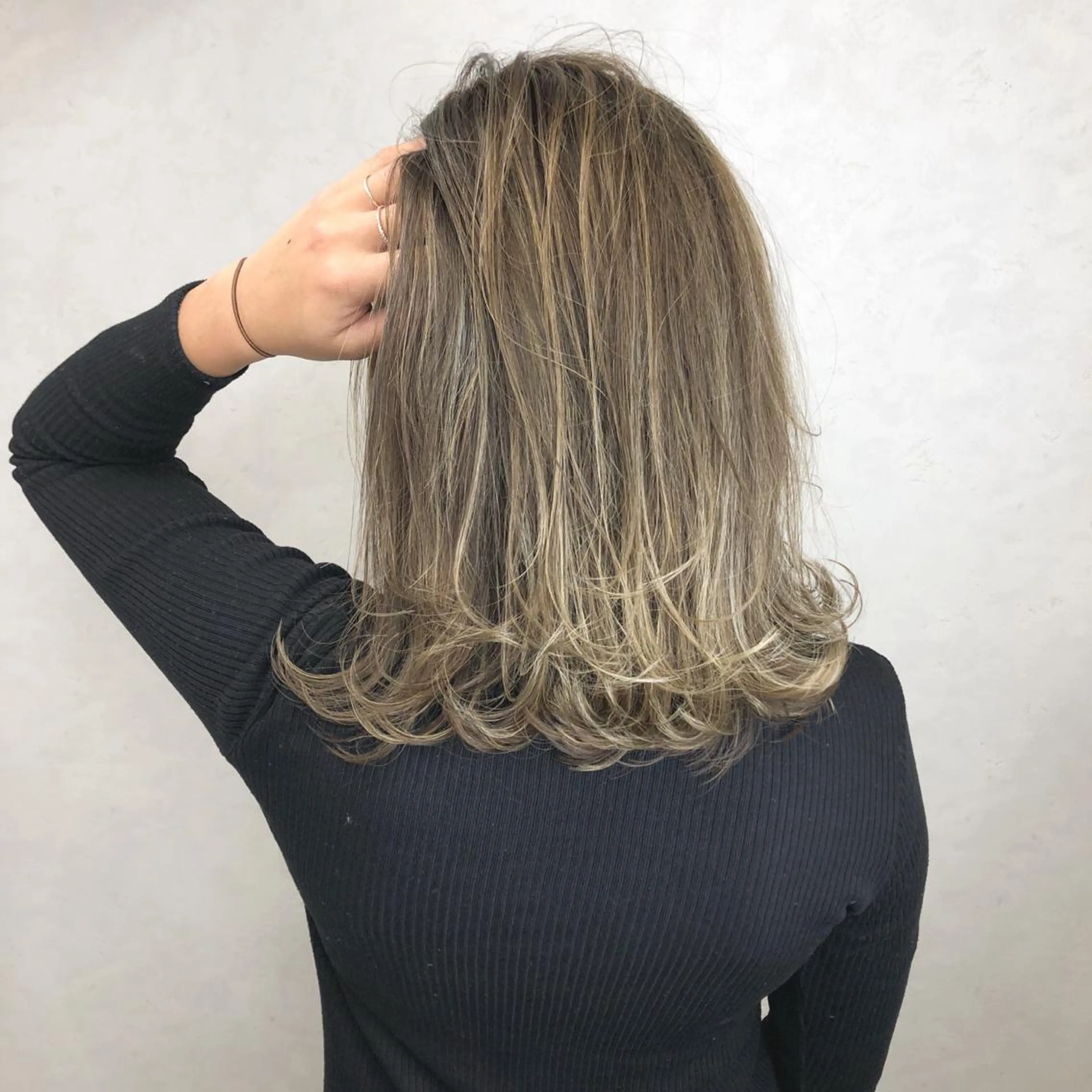 ミディアム カラー ベージュカラー ブリーチ ホワイトベージュ ヘアカラー トリートメント ❤️ダブルカラー 髪質改善❤️SAYAのヘアスタイル