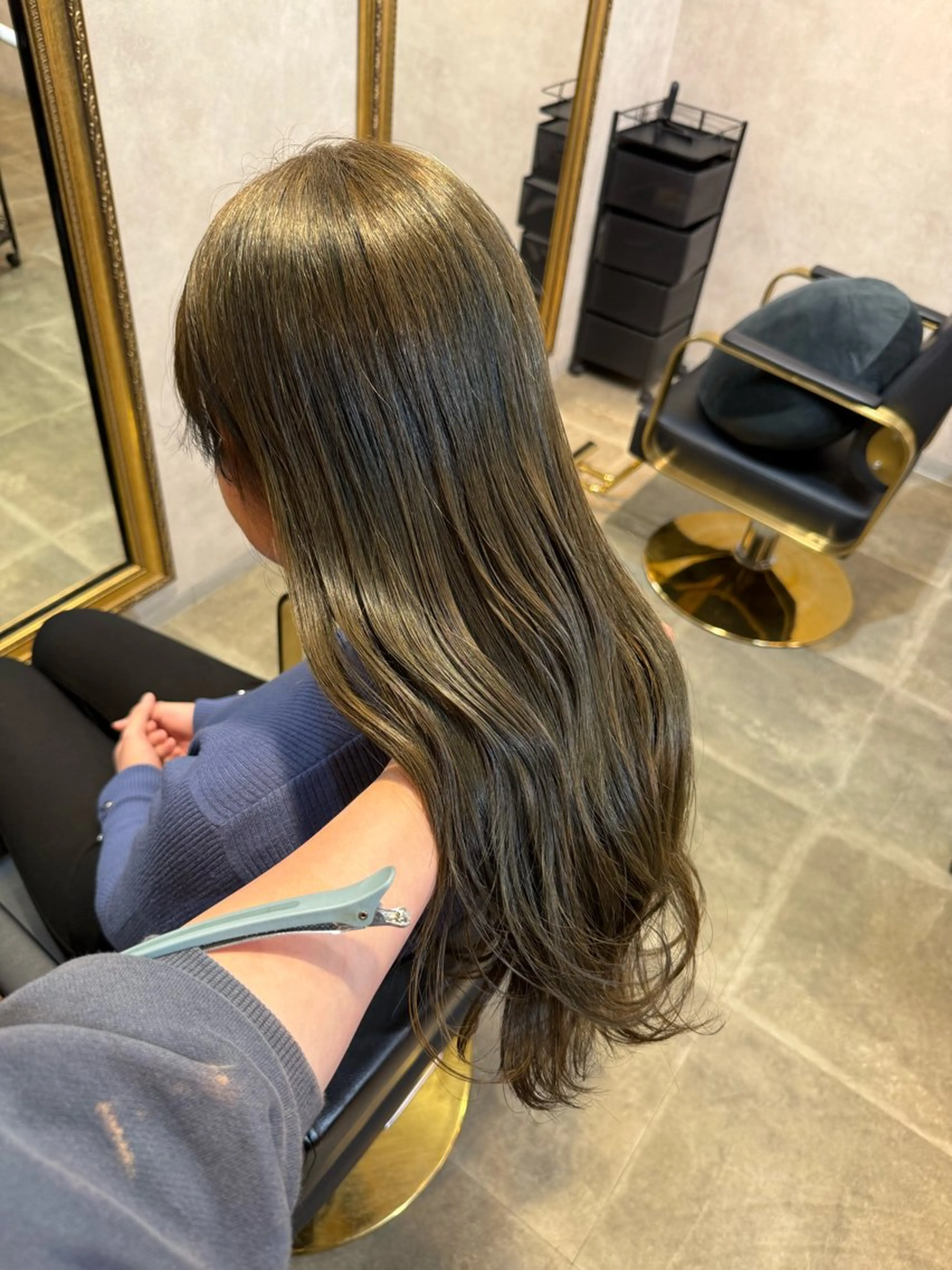 ロング カラー ベージュカラー ブリーチ 透明感カラー オリーブベージュ ヘアカラー オルソーヘアー所属・mako /カラーモデル募集中のヘアスタイル