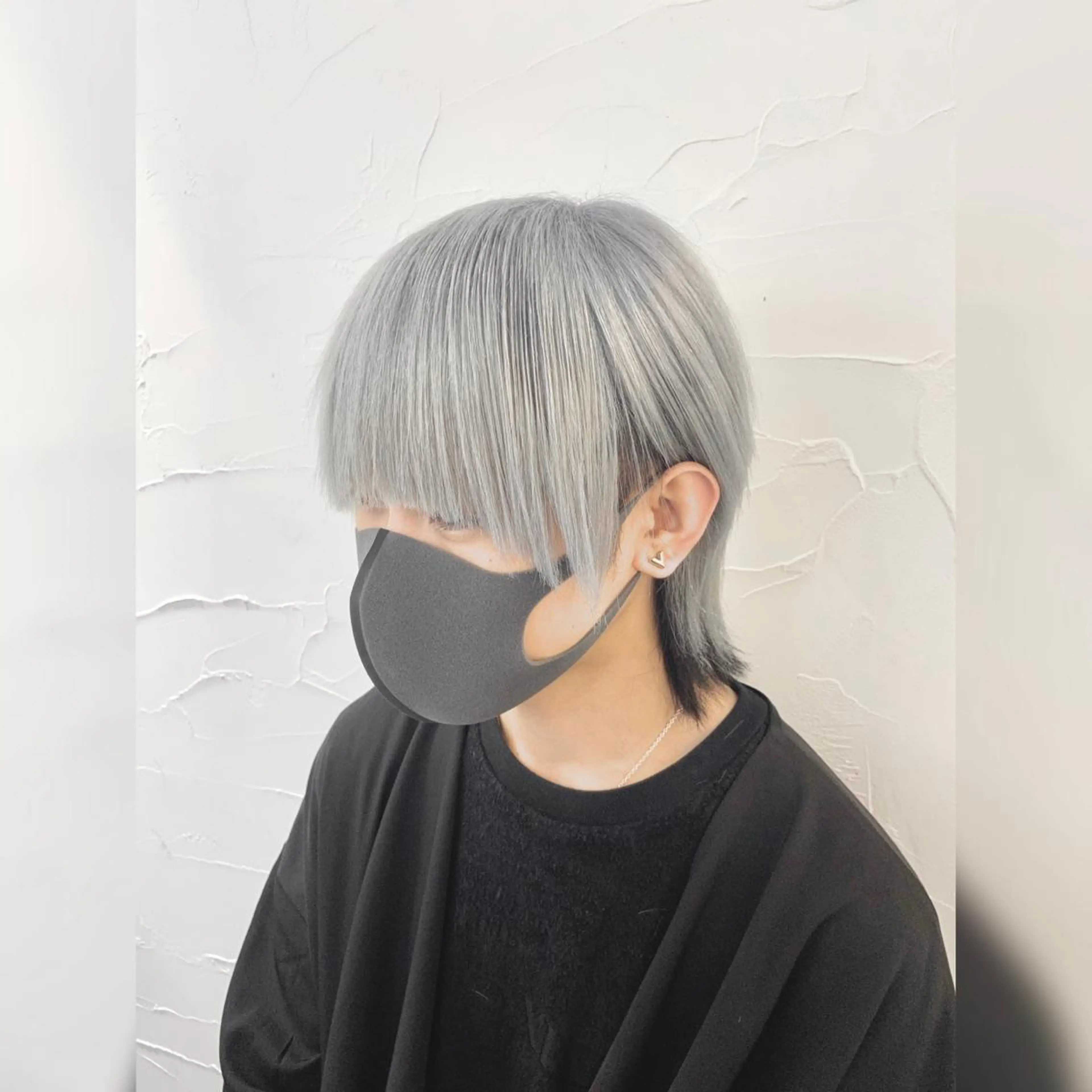 ショート カラー メンズ 黒髪 ダブルカラー シルバー ヘアカラー ♥️ルフ🐒 ミレイ♥️のヘアスタイル