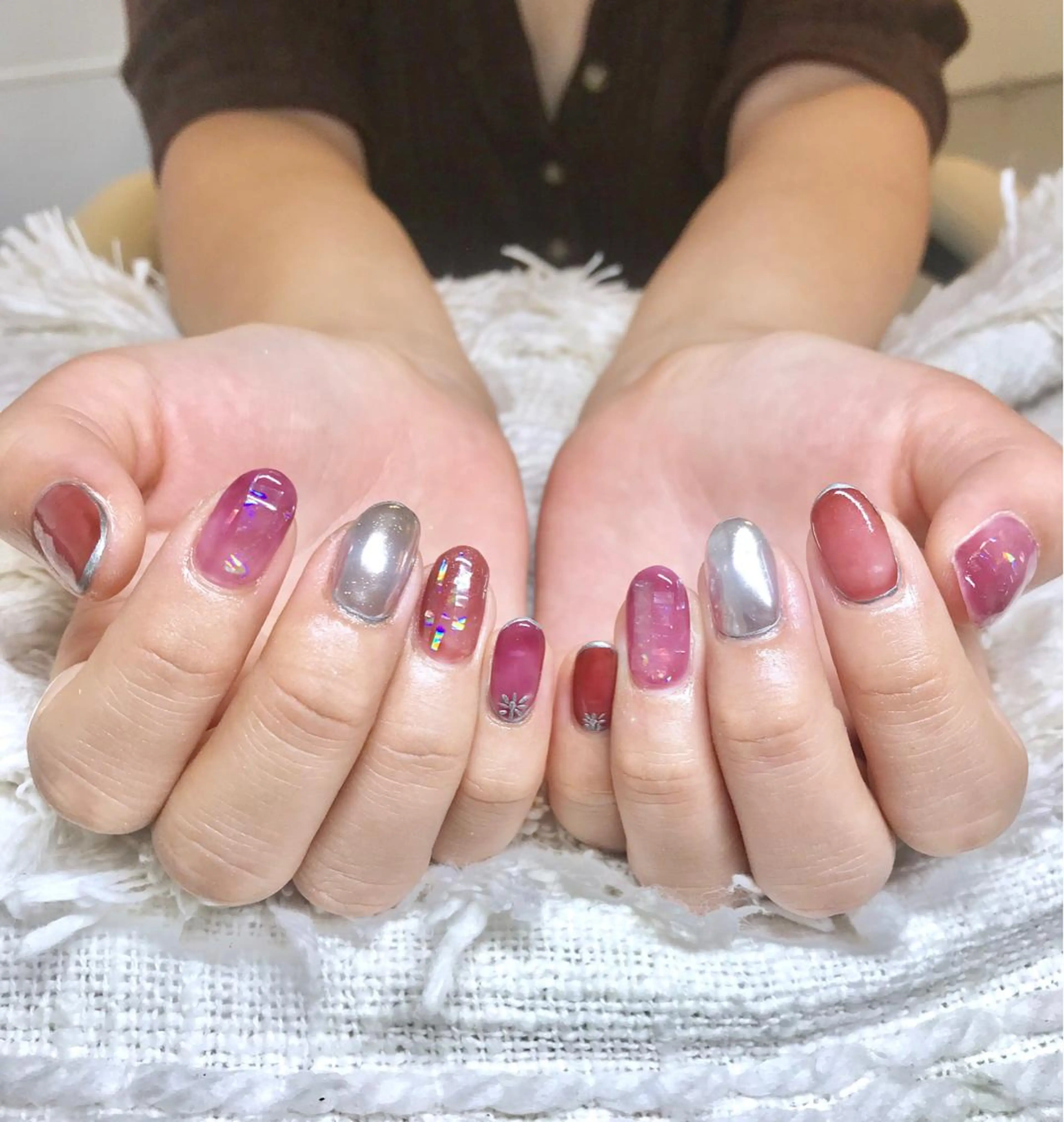 ミディアム ネイル マツエク・マツパ パープルカラー カラーマツエク ブラウン パープル nail&eye Aoのマツエク・マツパデザイン