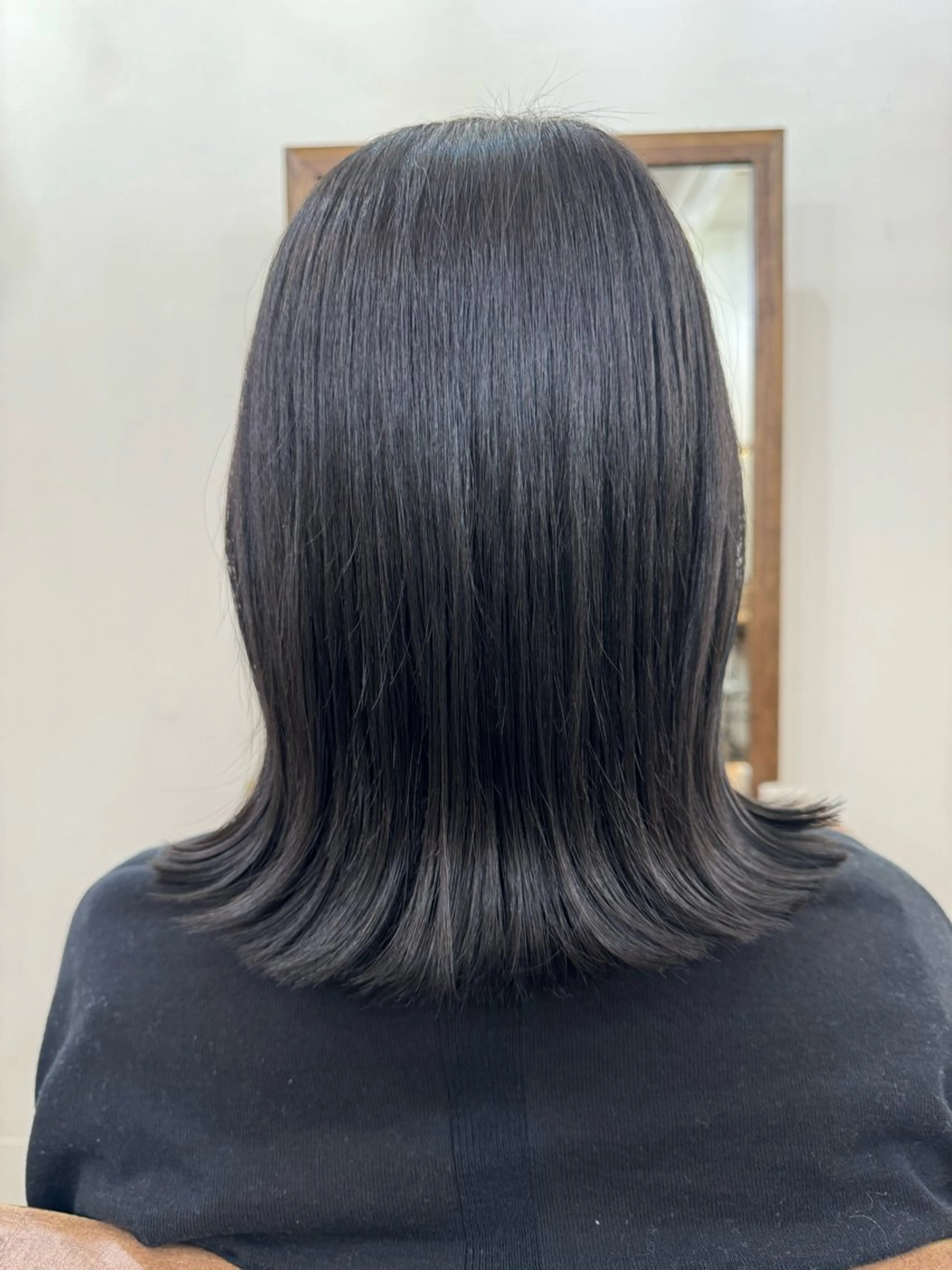 ミディアム カラー 切りっぱなしボブ ブリーチ ダークグレー ブリーチなしカラー ボブ カット ヘアカラー トリートメント ブリーチなし透明感 タケザワミキのヘアスタイル