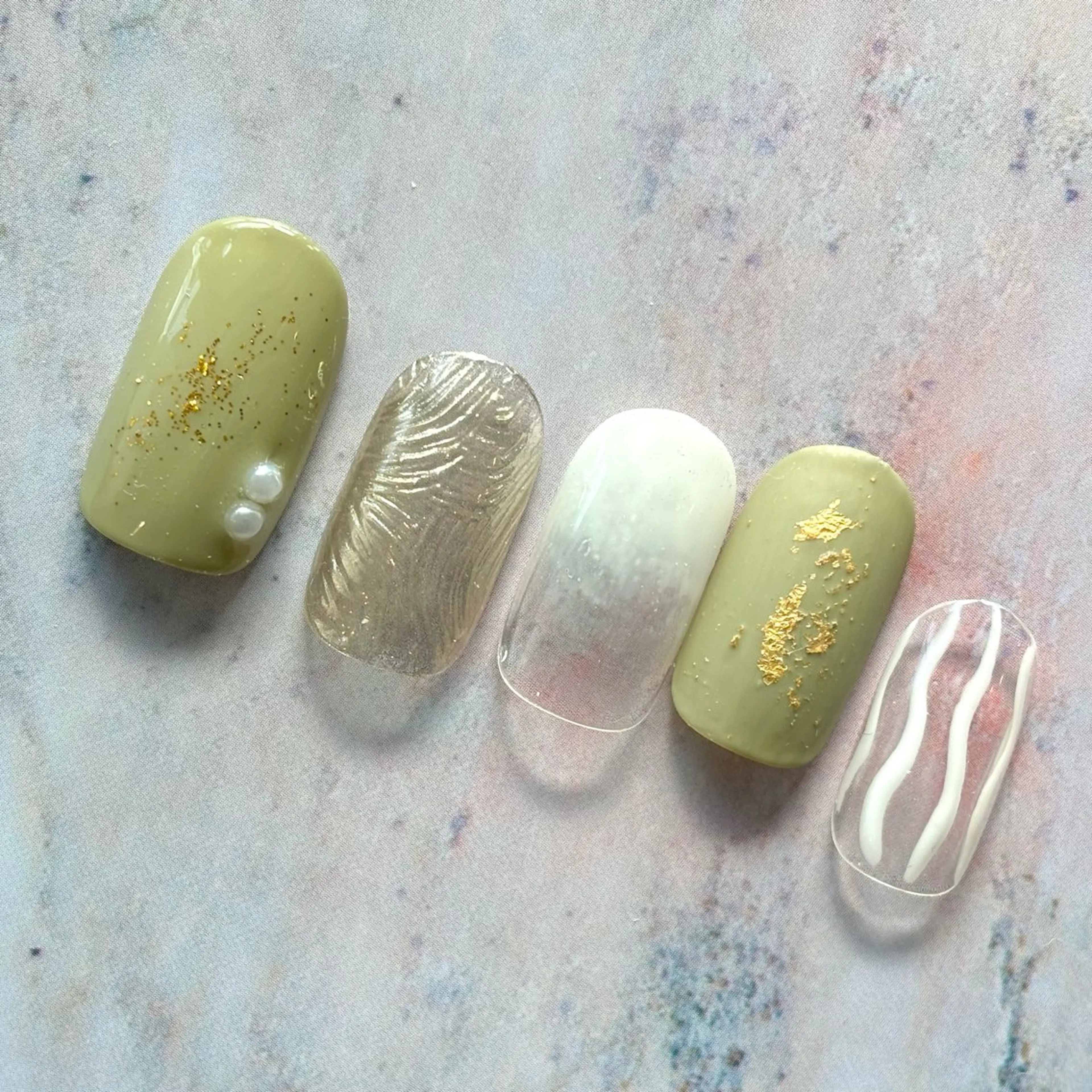 ネイル ゴールド グリーン ホワイト 伊藤 貴恵のネイルデザイン