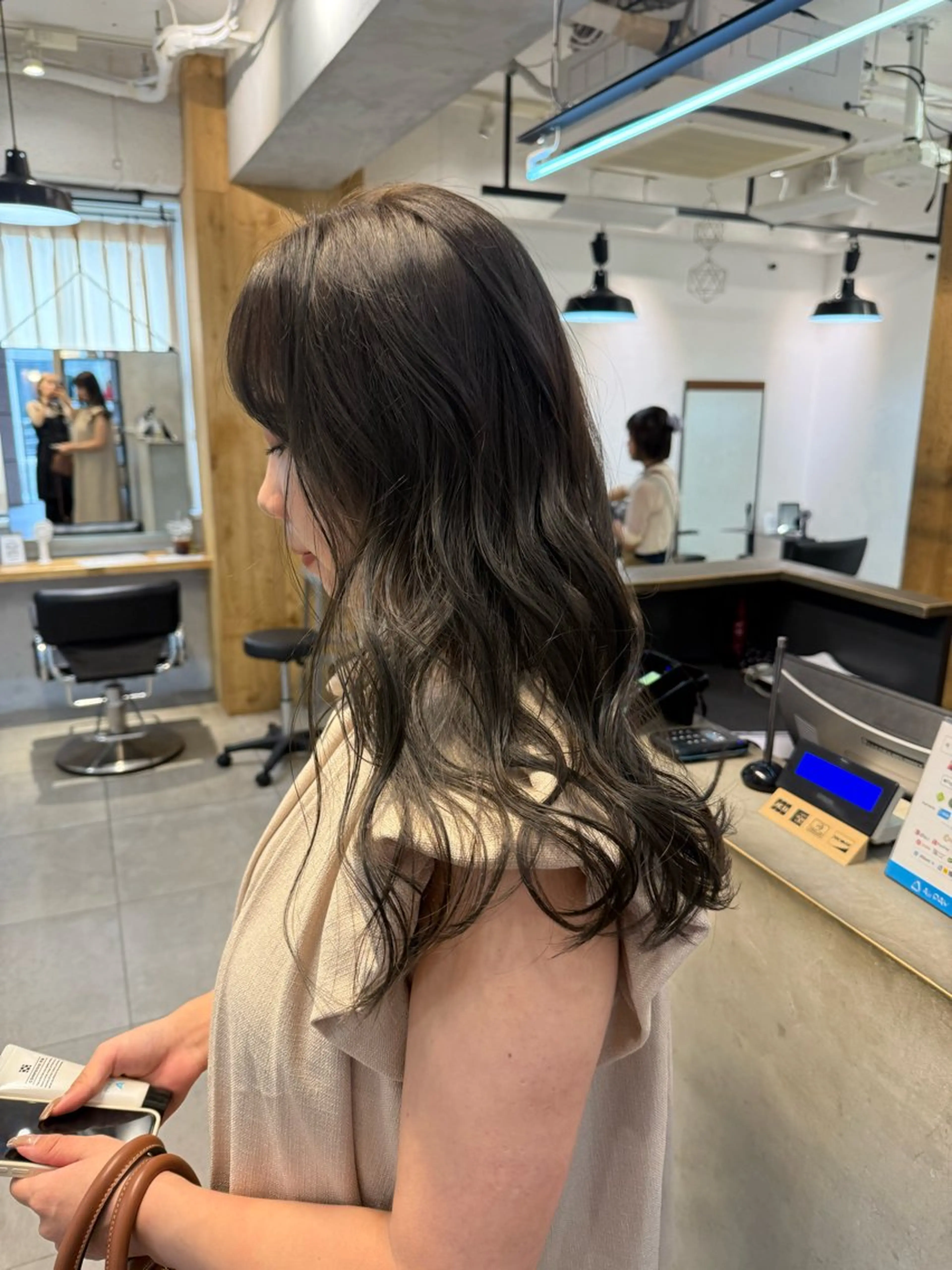 ロング カラー ミルクティー× グレージュMOMOのヘアスタイル