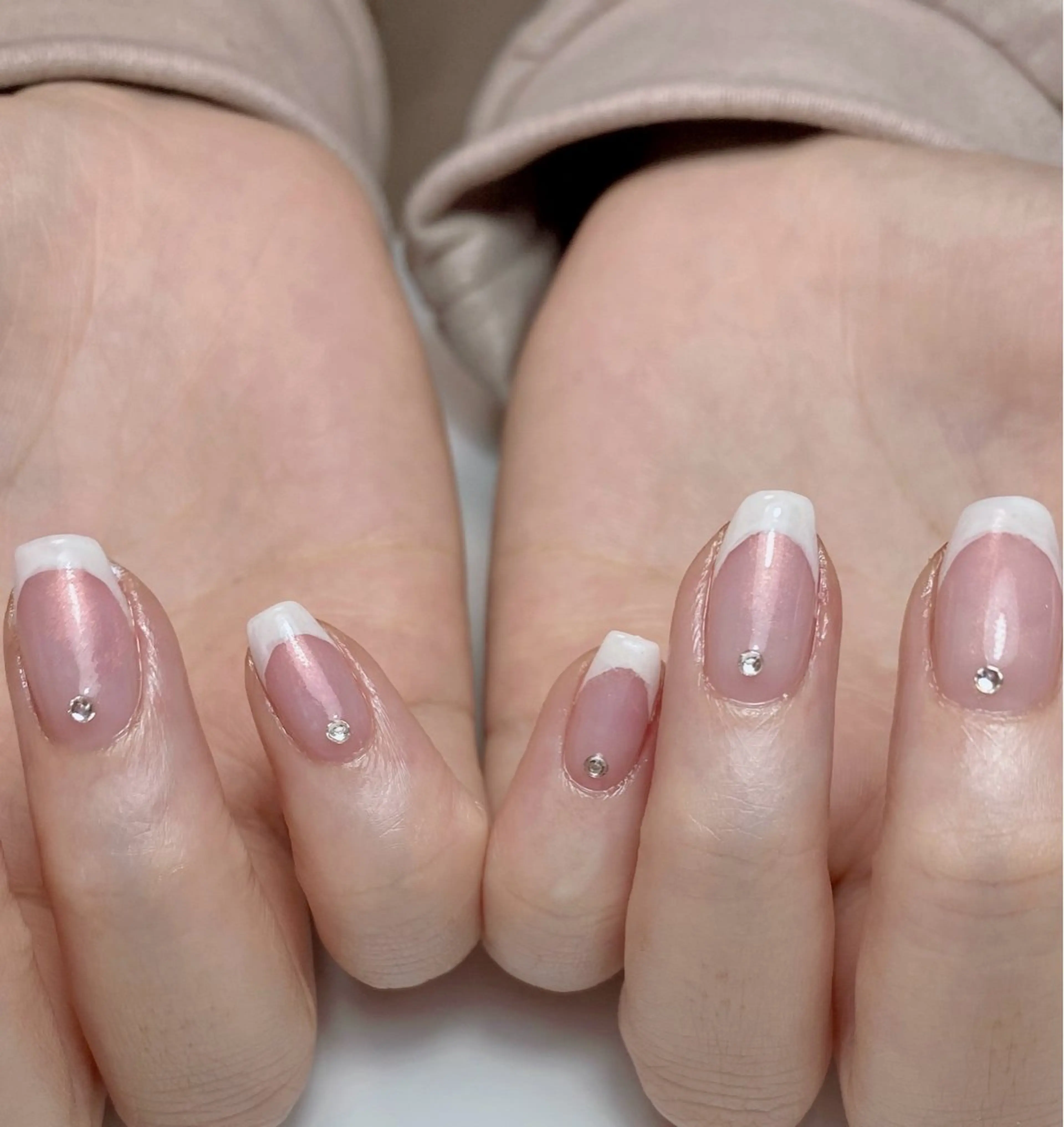 ネイル オーロラネイル フレンチネイル オフィスネイル ストーンネイル ハンドネイル Nail Salon K 🧸美爪育成のネイルデザイン