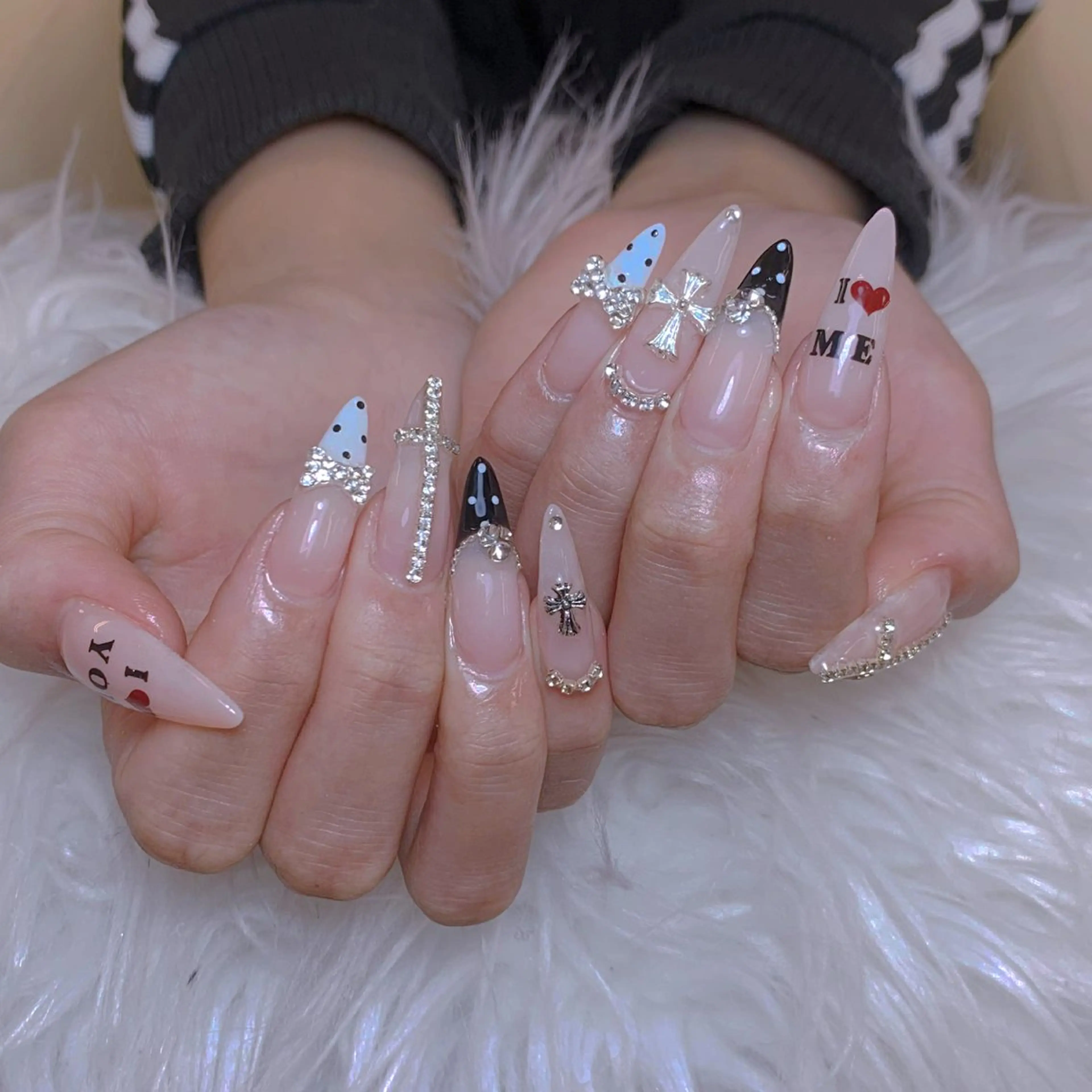 ネイル ハンドネイル ミン ゴテゴテネイルのネイルデザイン