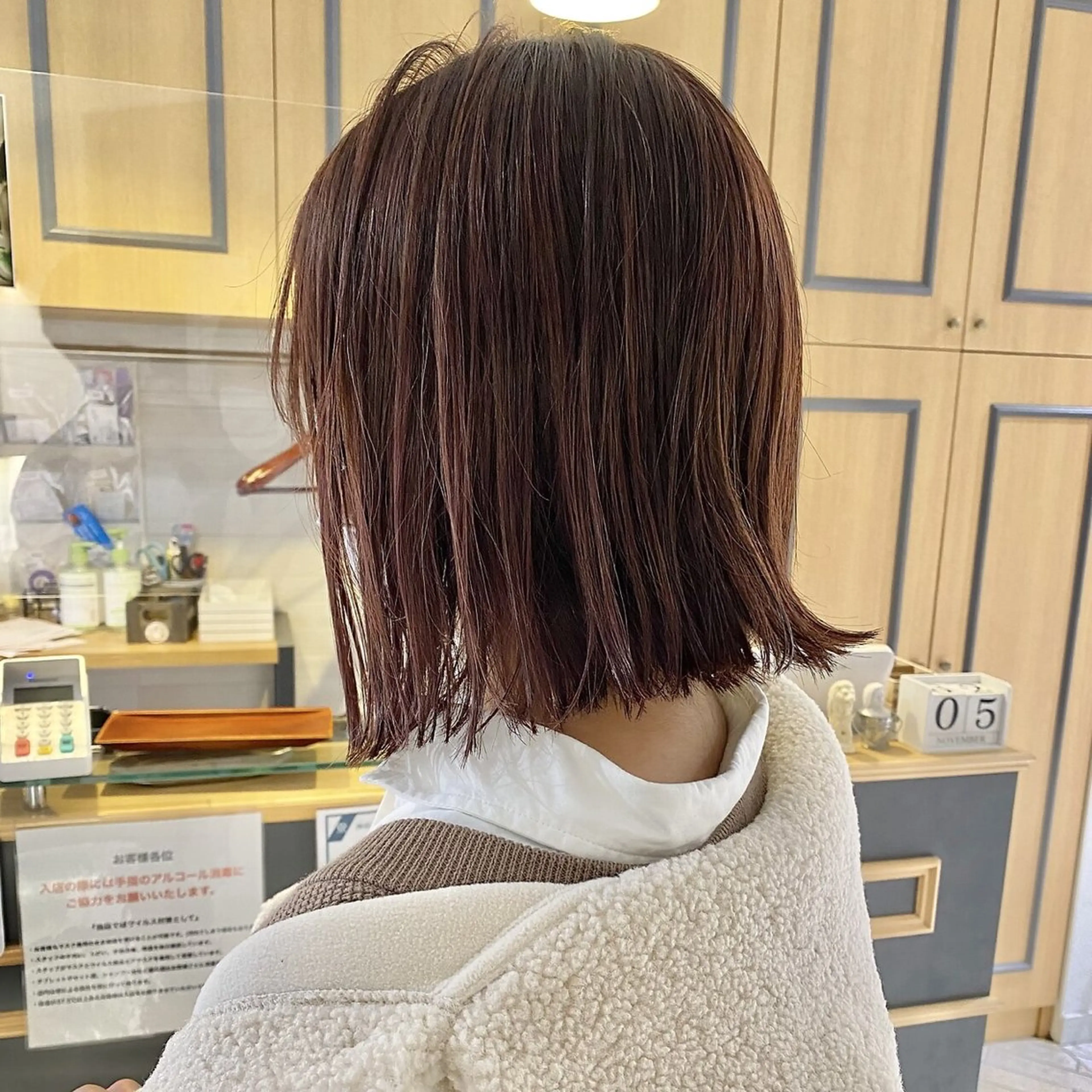 ミディアム linda by neoliveのヘアスタイル