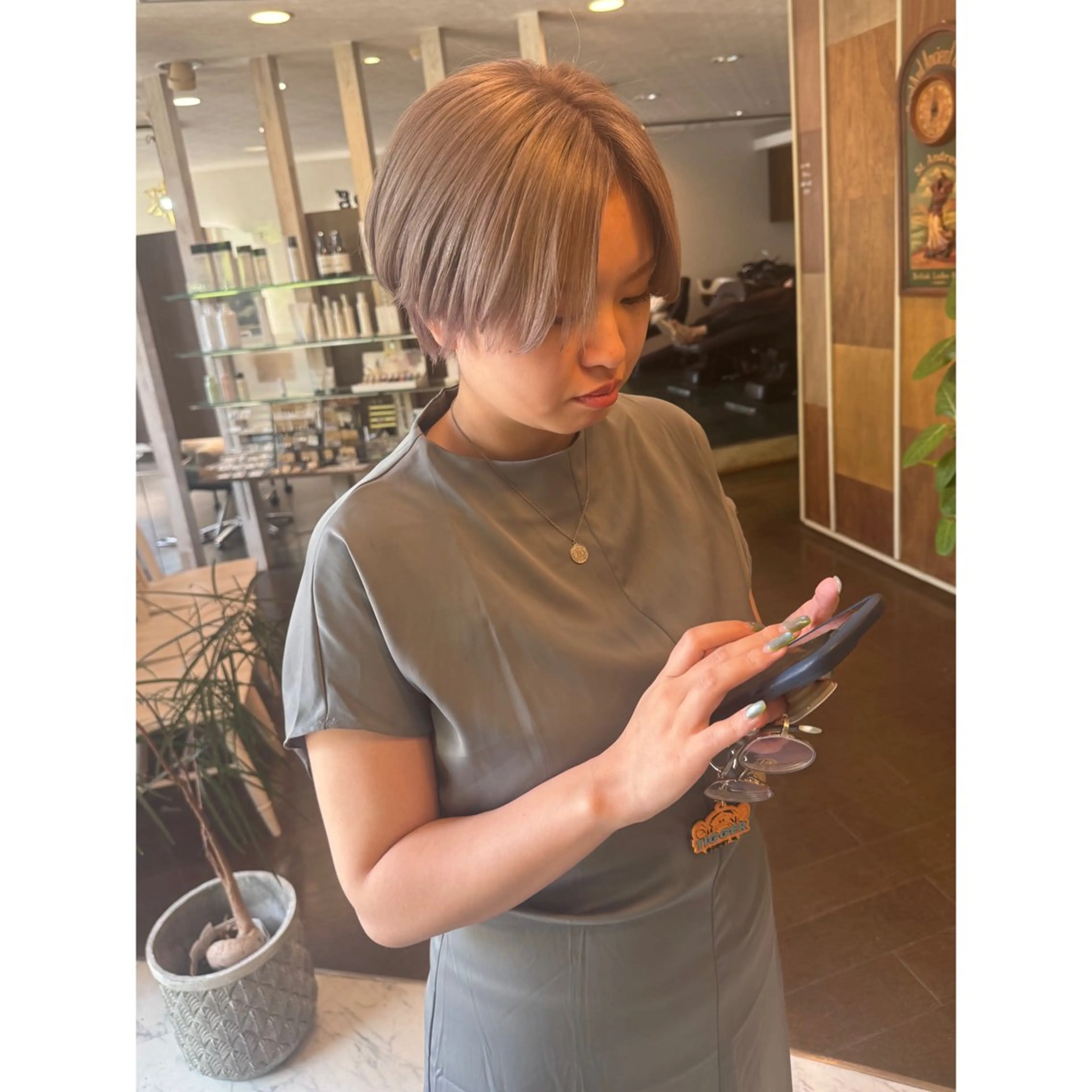 ショート ヘアカラー トリートメント ハイトーン/ ダブルカラー/透明感のヘアスタイル