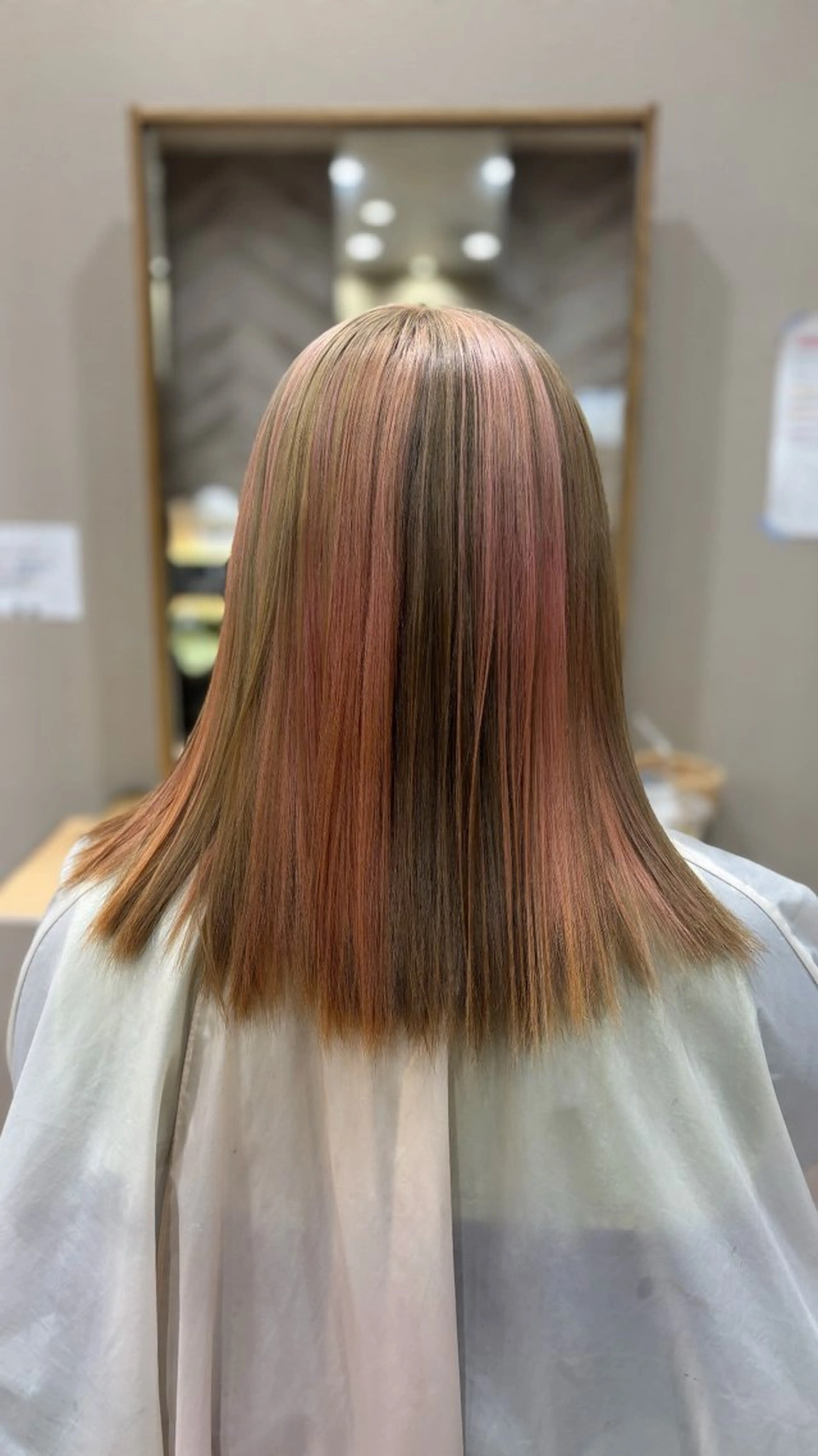 セミロング カラー ベージュカラー ピンクカラー ヘアカラー そうや🐺ブリーチ/ デザインカラーのヘアスタイル