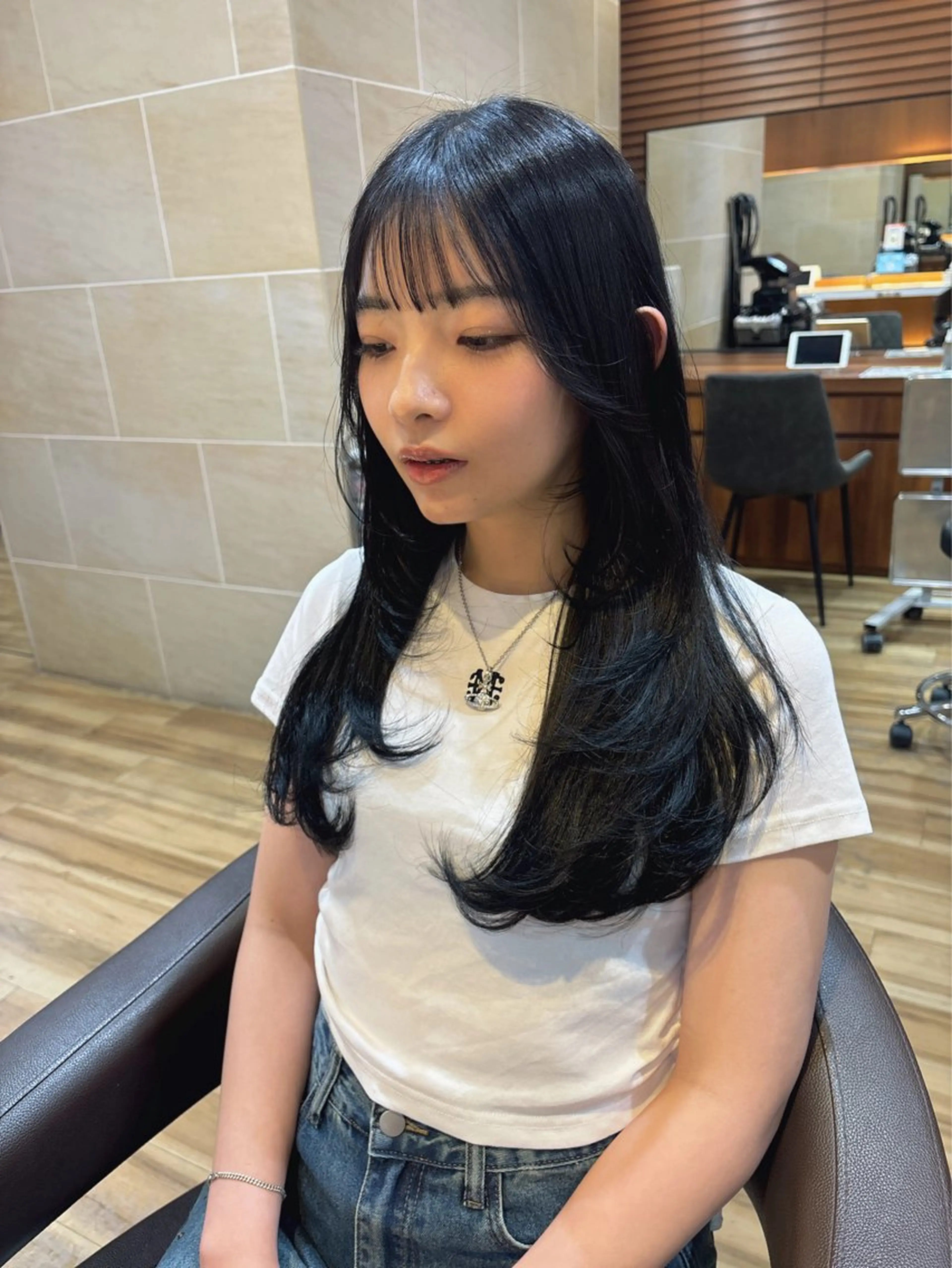 ロング カラー 黒髪 ブルーカラー ブルーブラック レイヤーカット カット ヘアカラー トリートメント レイヤーカット /透明感/千葉怜寿のヘアスタイル