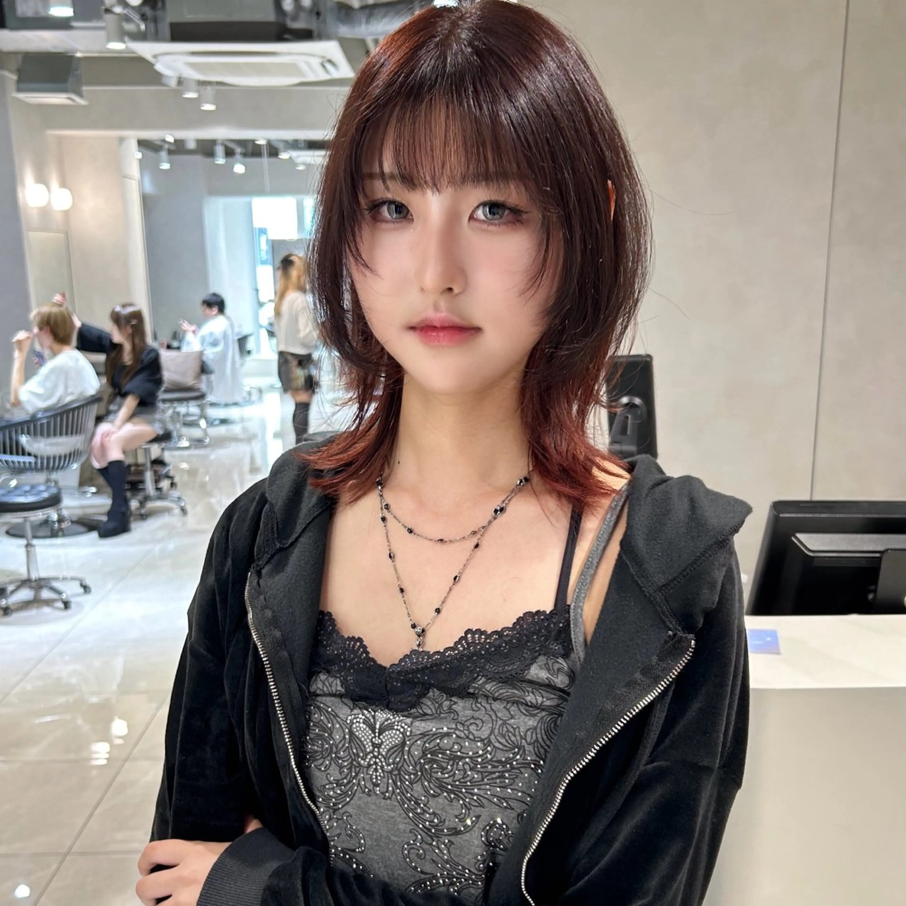 ミディアム カット ヘアカラー トリートメント ツヤハイトーン/ レイヤー💫mayuのヘアスタイル