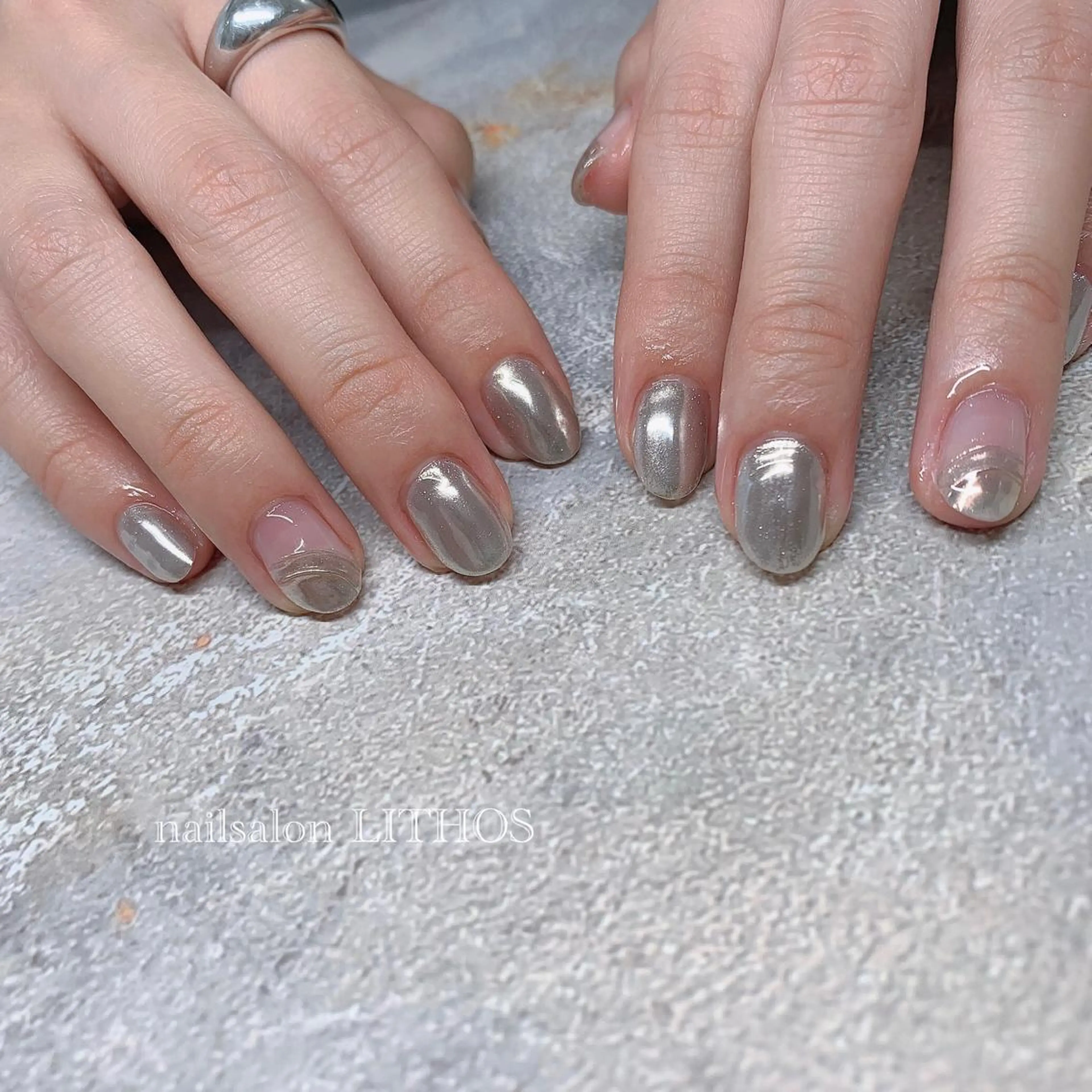 ネイル ミラーネイル シルバー ハンドネイル nailsalon Lithos所属・nailsalon Recontreのネイルデザイン