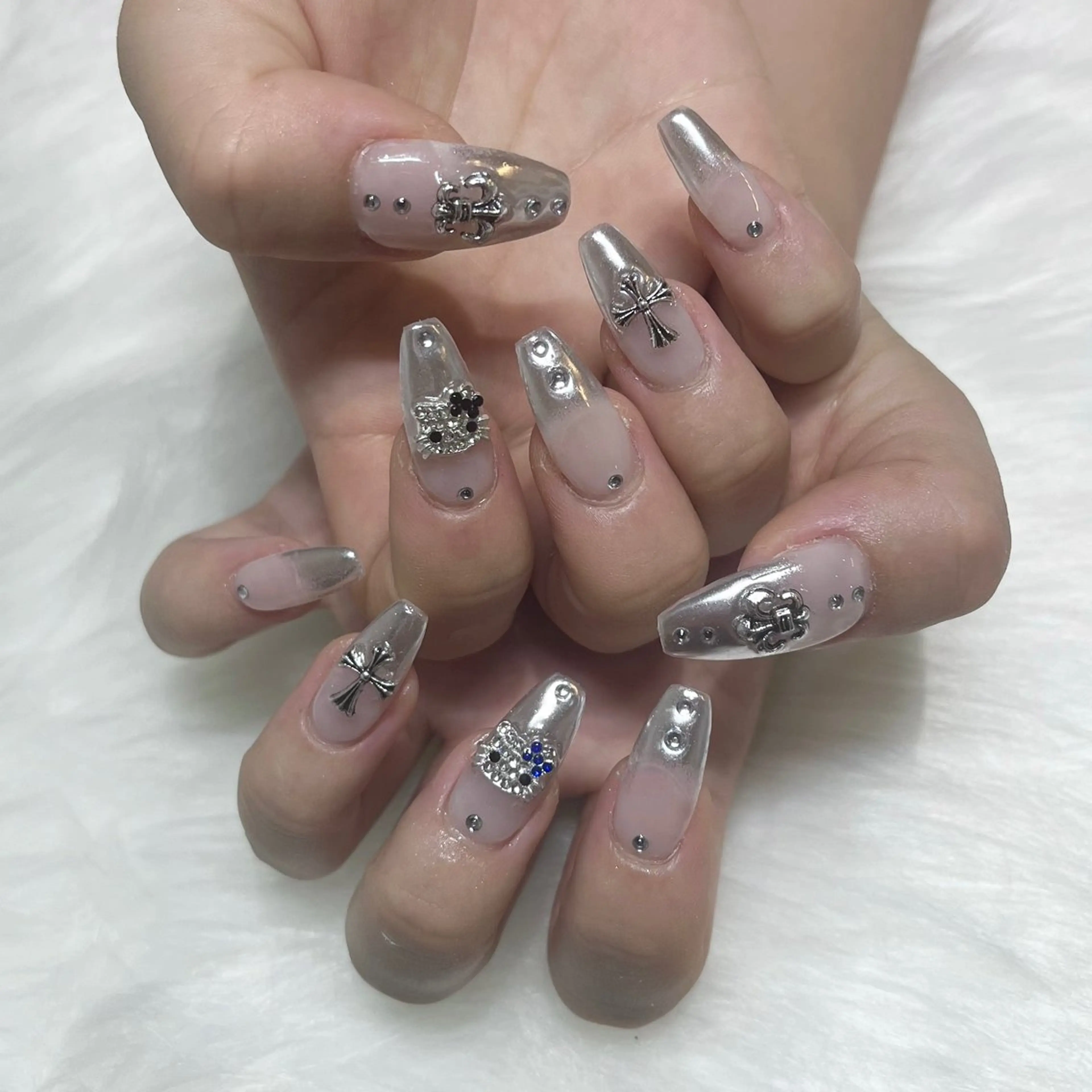 ネイル nailsalon Leu🖤Meiのネイルデザイン