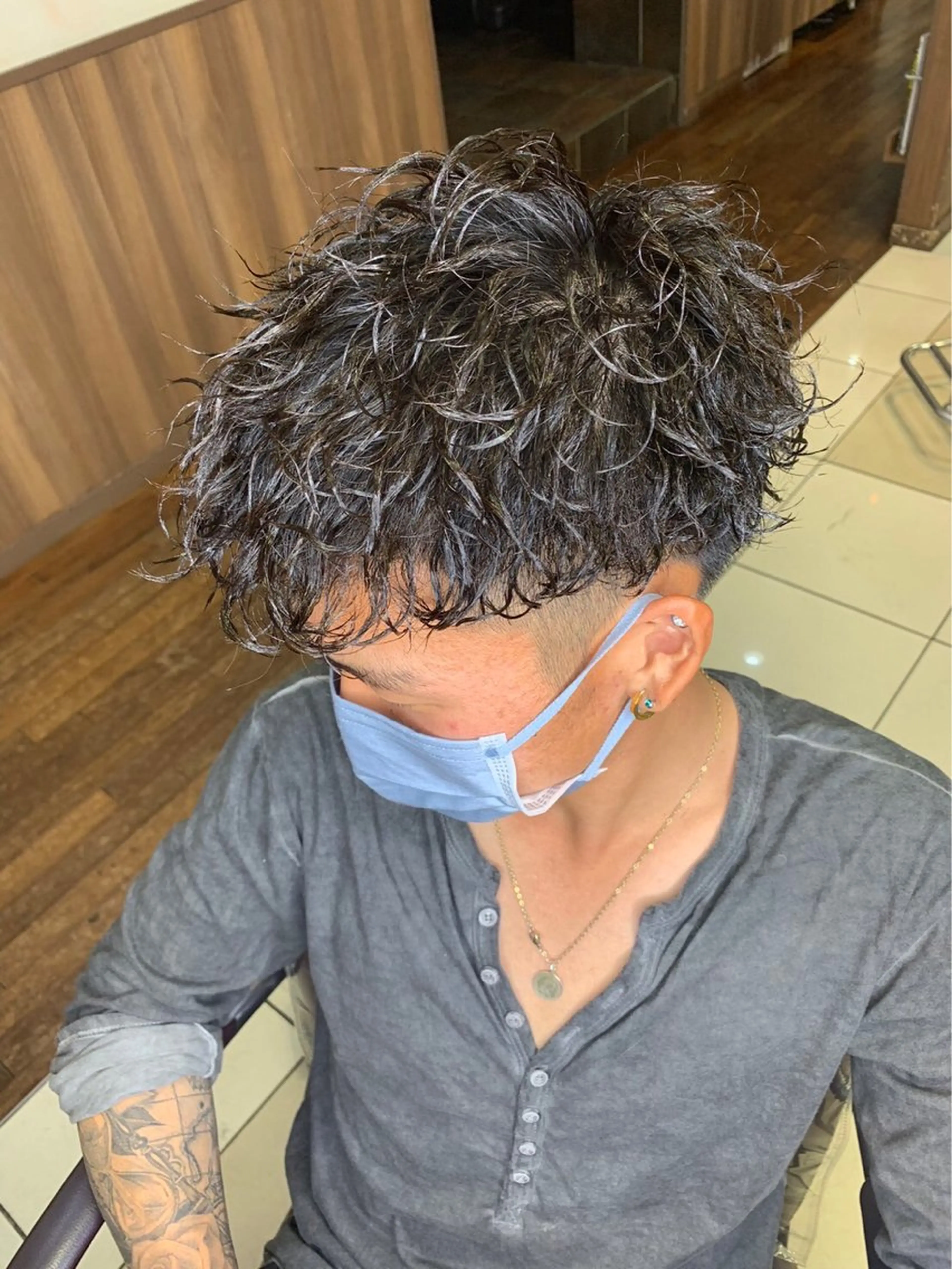 ショート パーマ メンズ 本島 大生のヘアスタイル