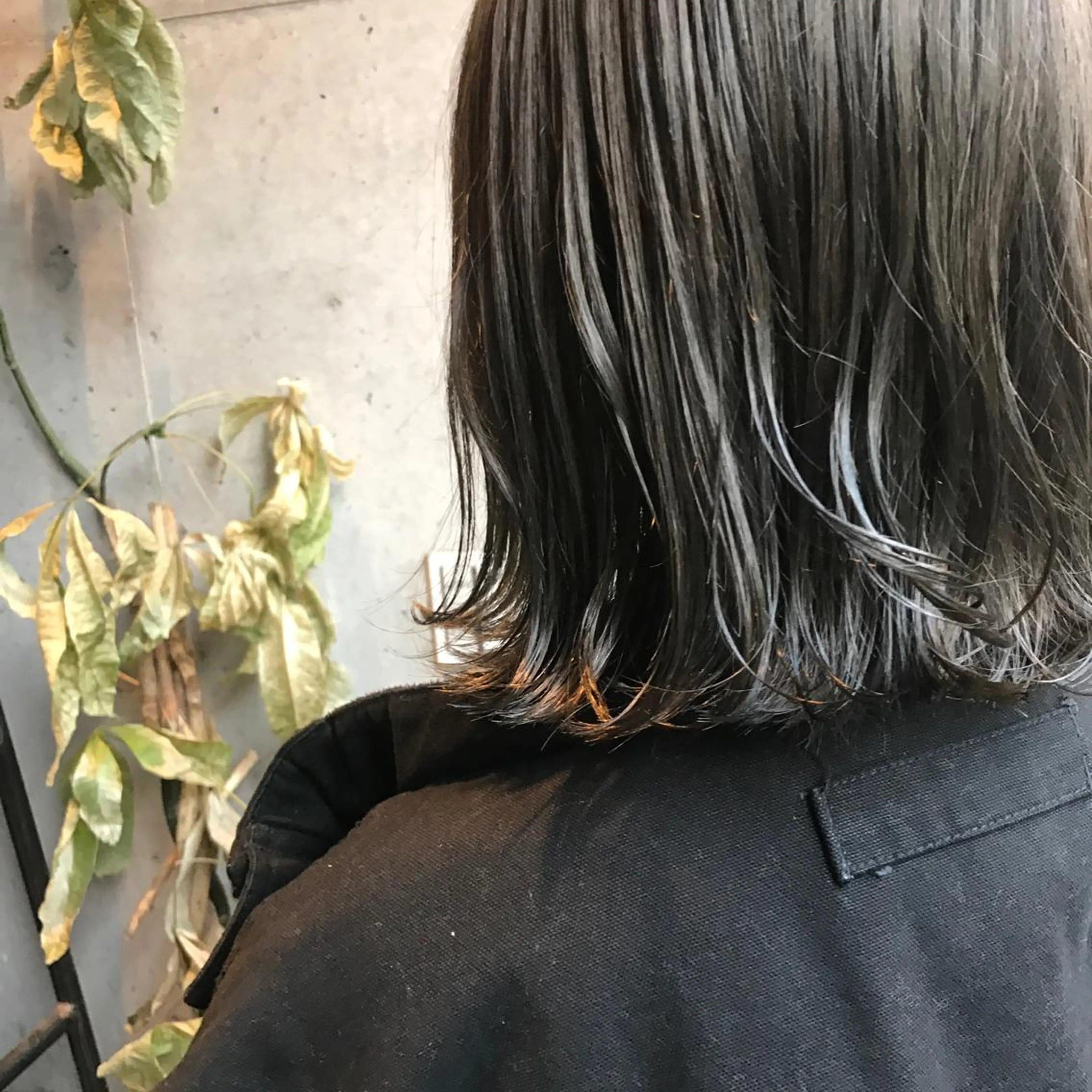 ミディアム カラー ヤスドミ ケイスケのヘアスタイル