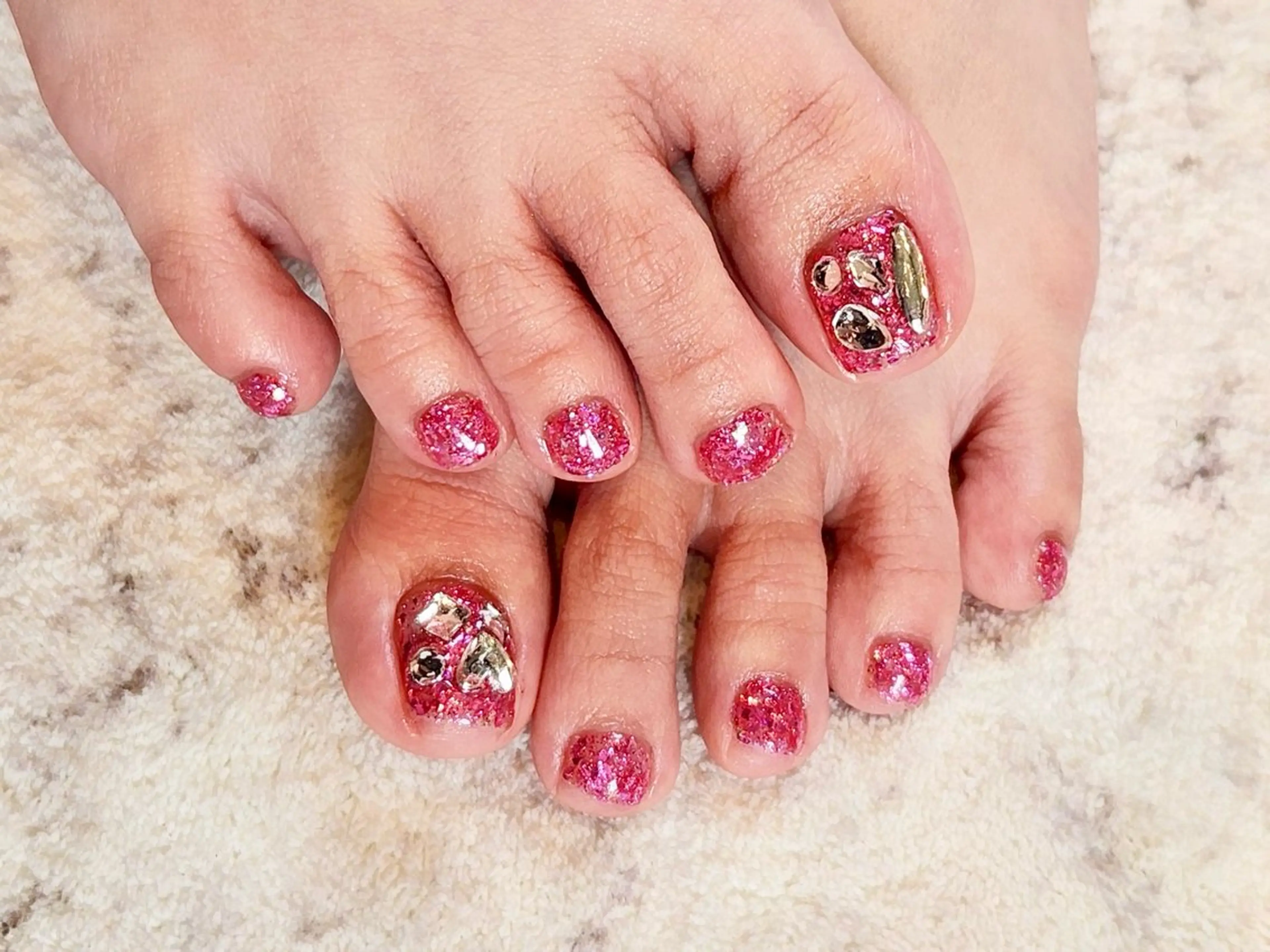 ネイル フットネイル ラメ(グリッター) ピンク フットネイル KAUI +所属・KAUI +🌺 Maiのエステ・リラクイメージ