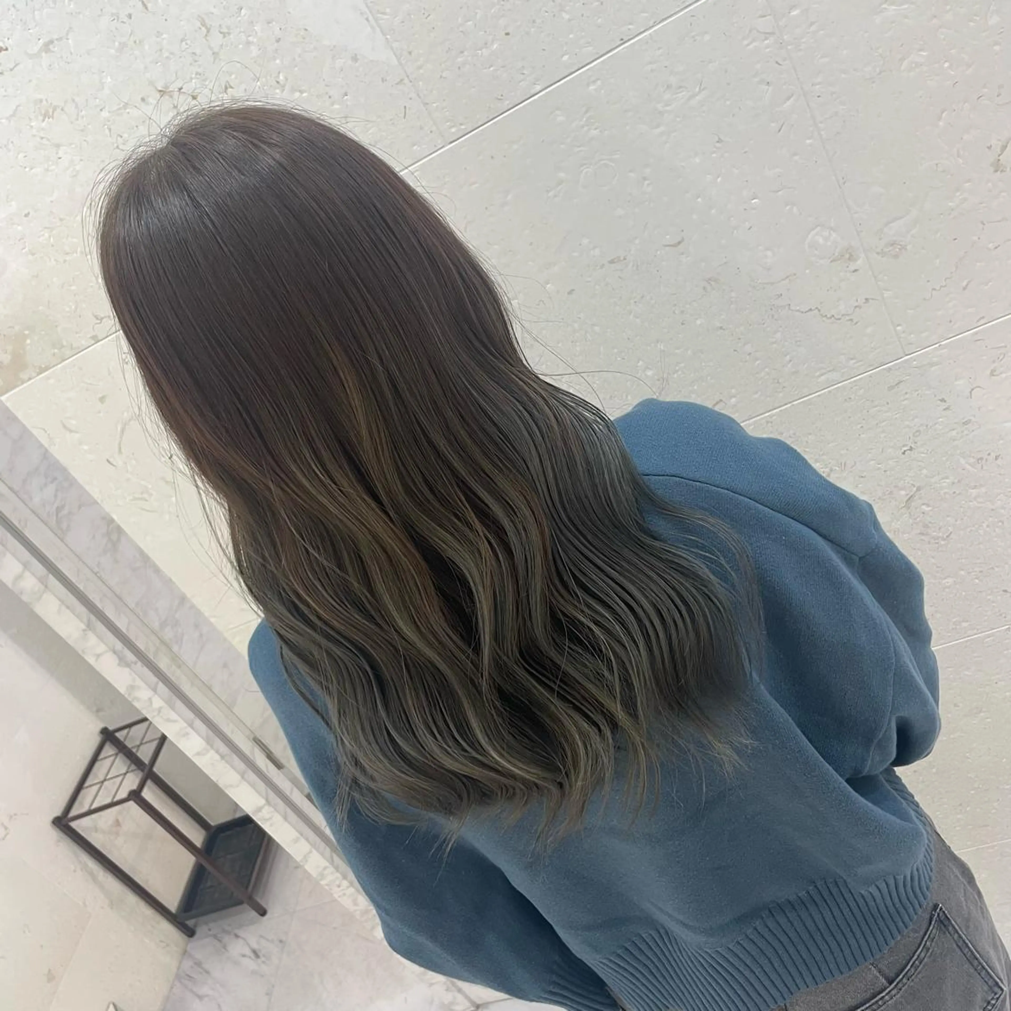 ロング カラー アッシュ 安田 柚月のヘアスタイル