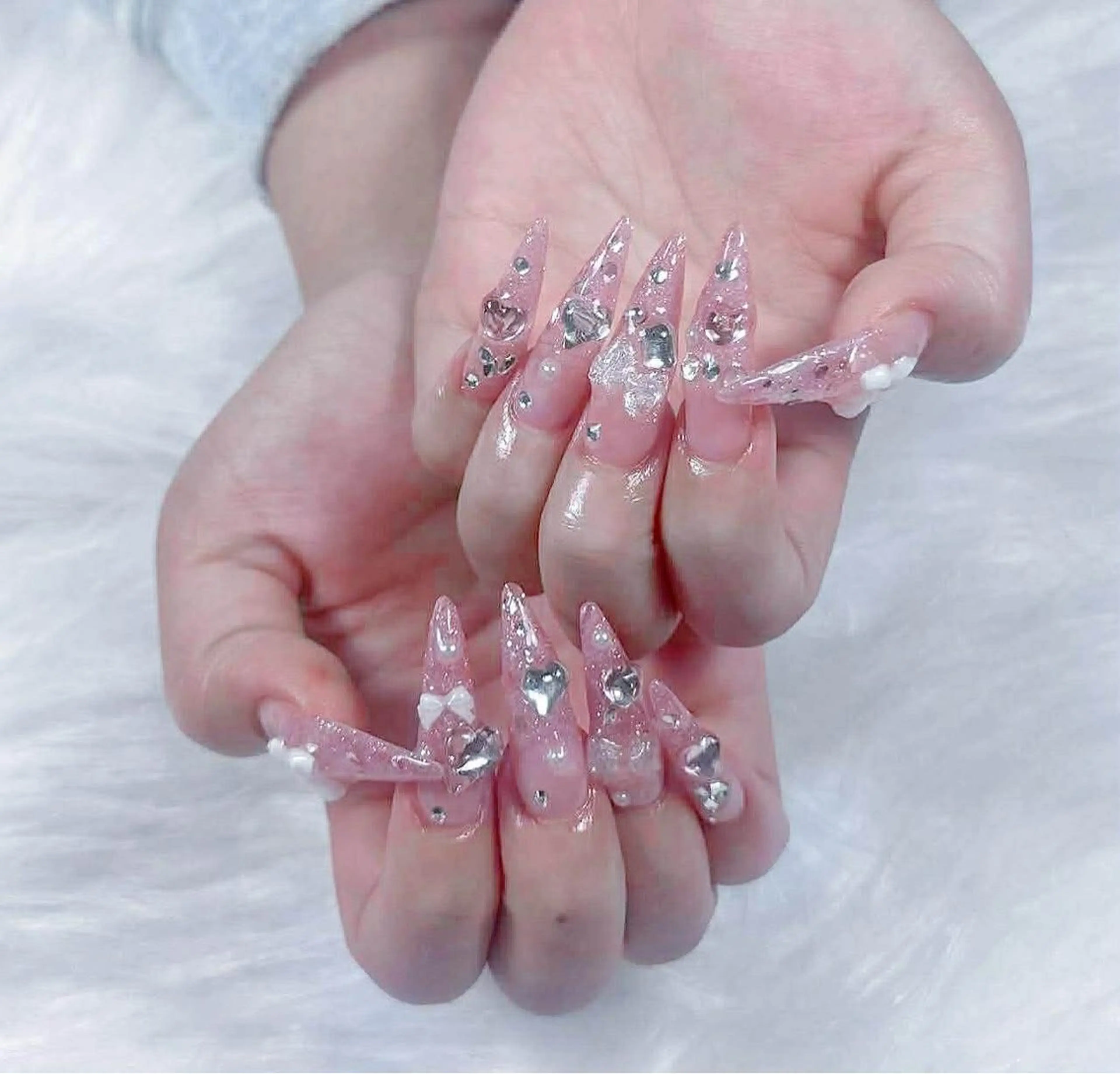 ネイル 長さ出し フレンチネイル グラデーション キラキラネイル 韓国ネイル ハンドネイル Hana Nail Salonのネイルデザイン