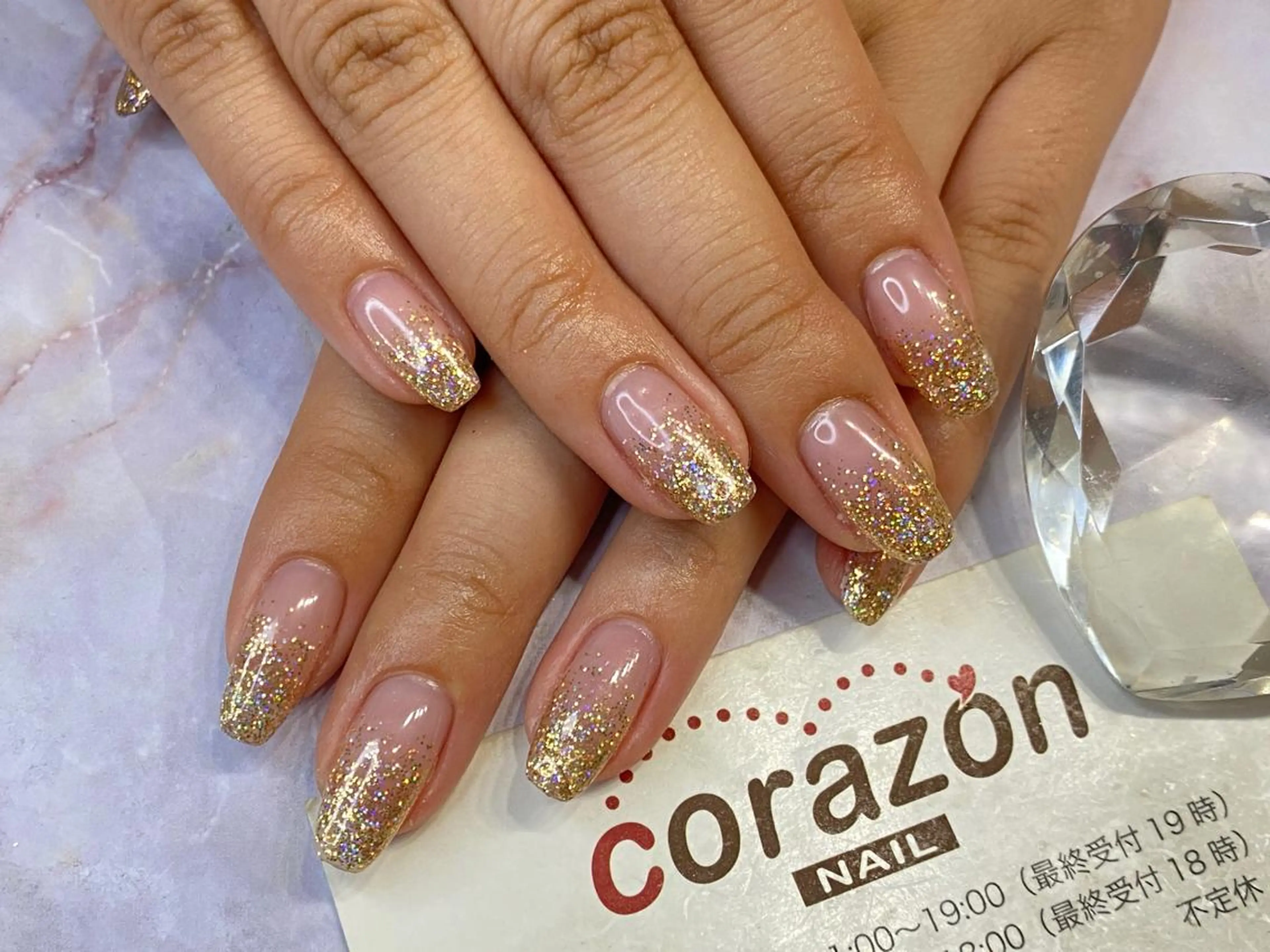 ネイル オーロラネイル ブラウン ジェルネイル グラデーション ラメ(グリッター) ハンドネイル corazon所属・ネイリスト aicoのネイルデザイン