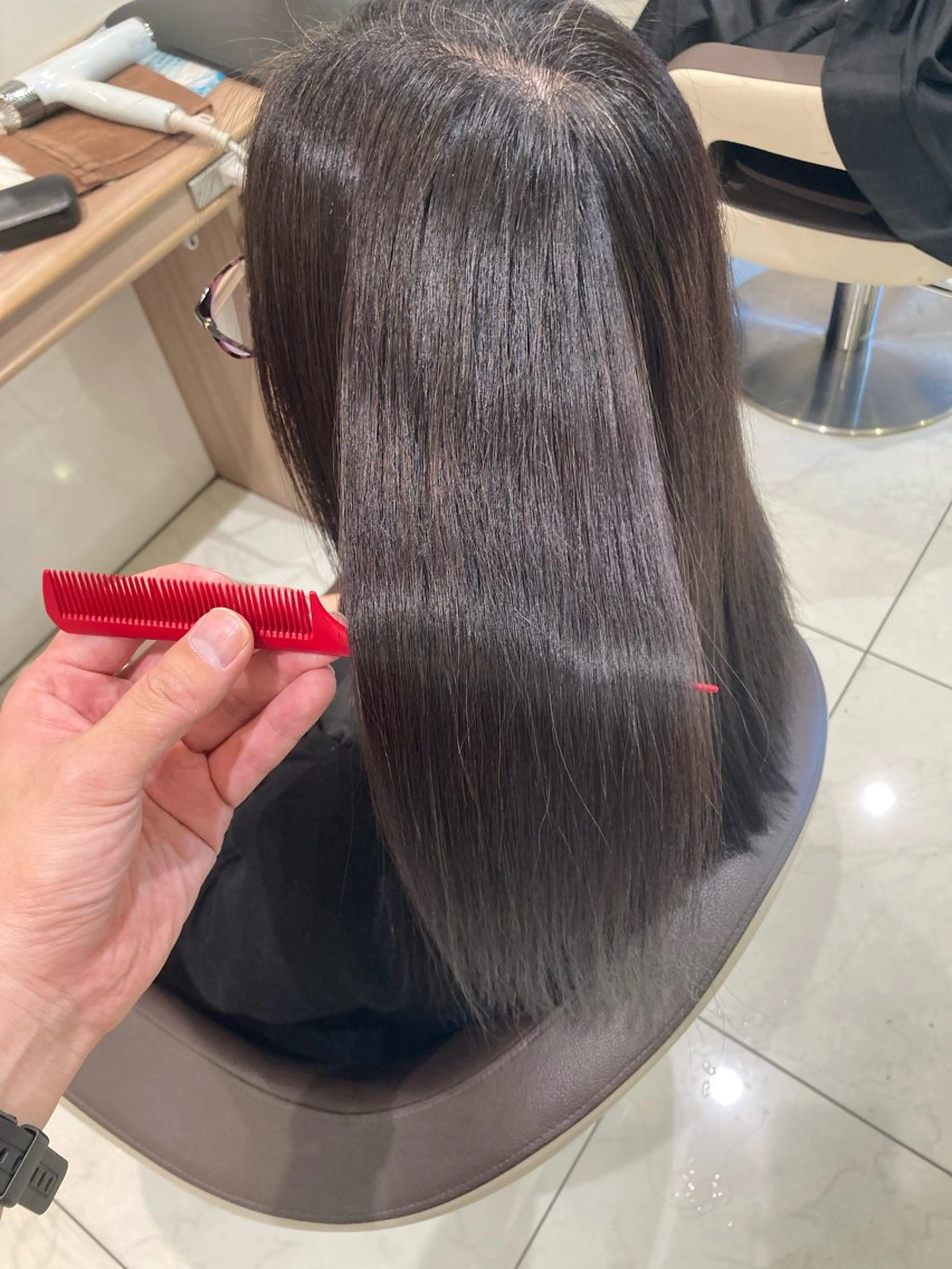 セミロング カット 縮毛矯正 トリートメント 髪質改善 阪口 雄佑のヘアスタイル