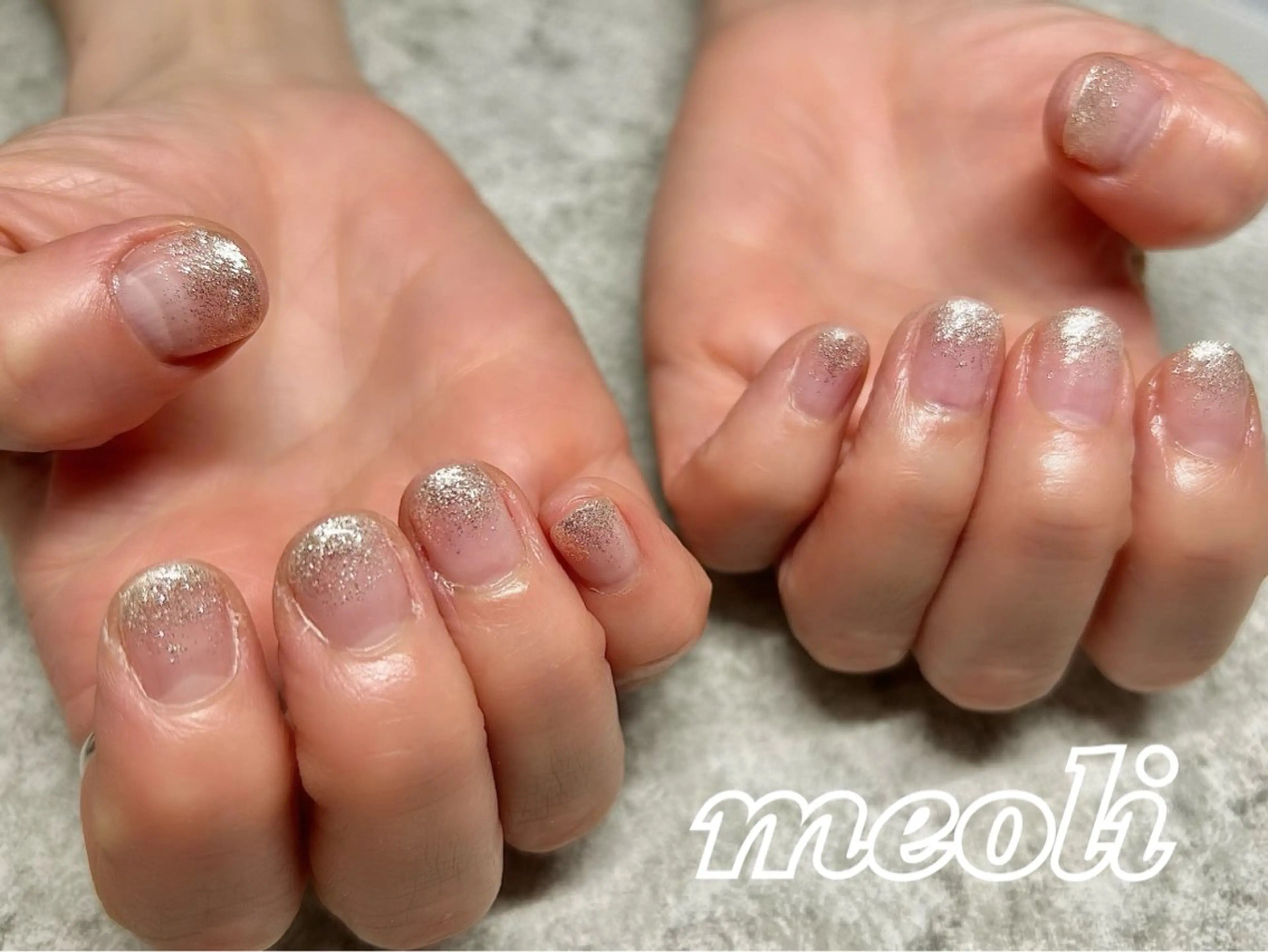 ネイル グラデーション キラキラネイル ラメ(グリッター) ラメグラデーション シルバー ハンドネイル nail salon meoli　アヤのネイルデザイン