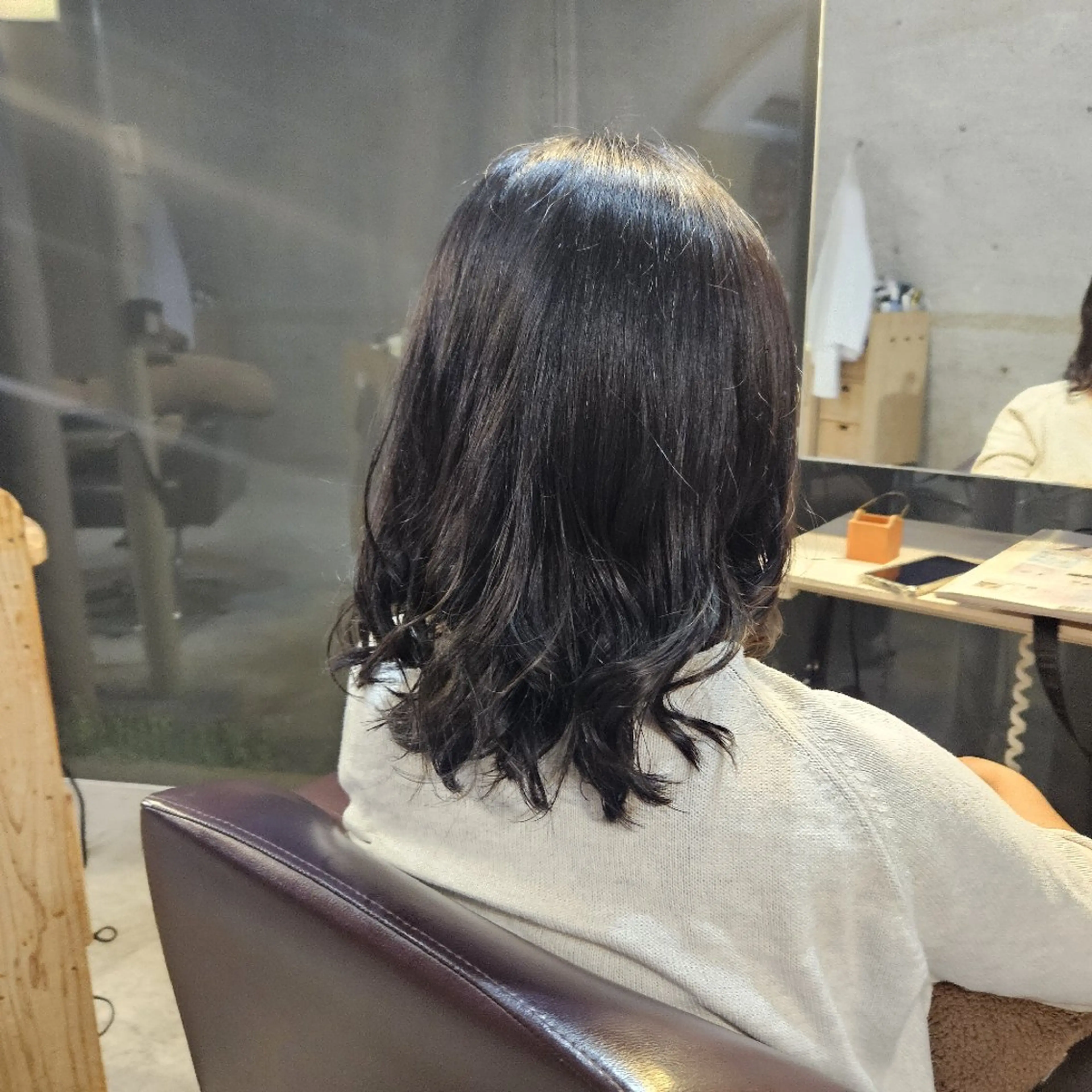 ミディアム 滝 菜々子のヘアスタイル