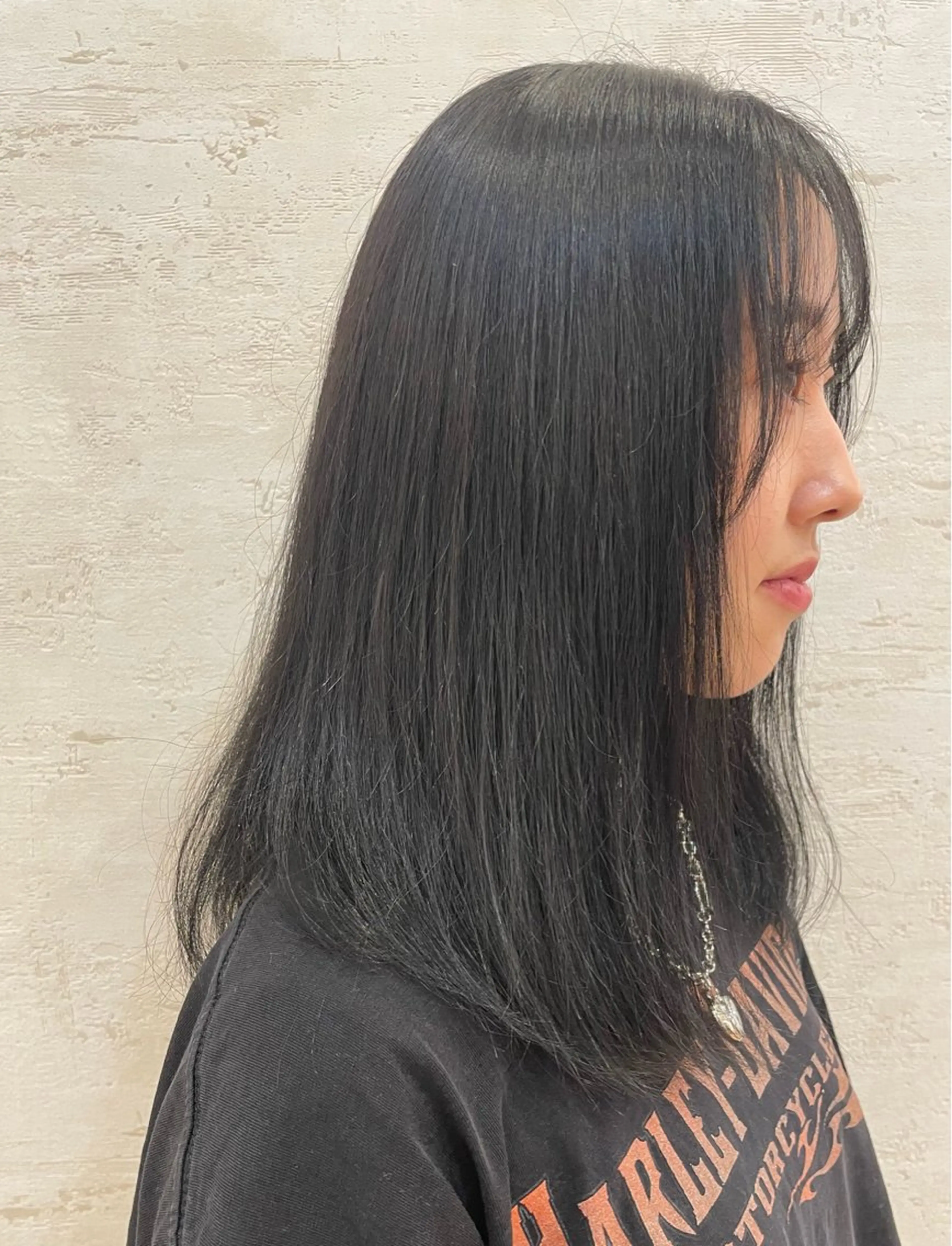 カラー 黒髪 ブルーカラー ブルーブラック THE LAND所属・釘町 恵美里のヘアスタイル