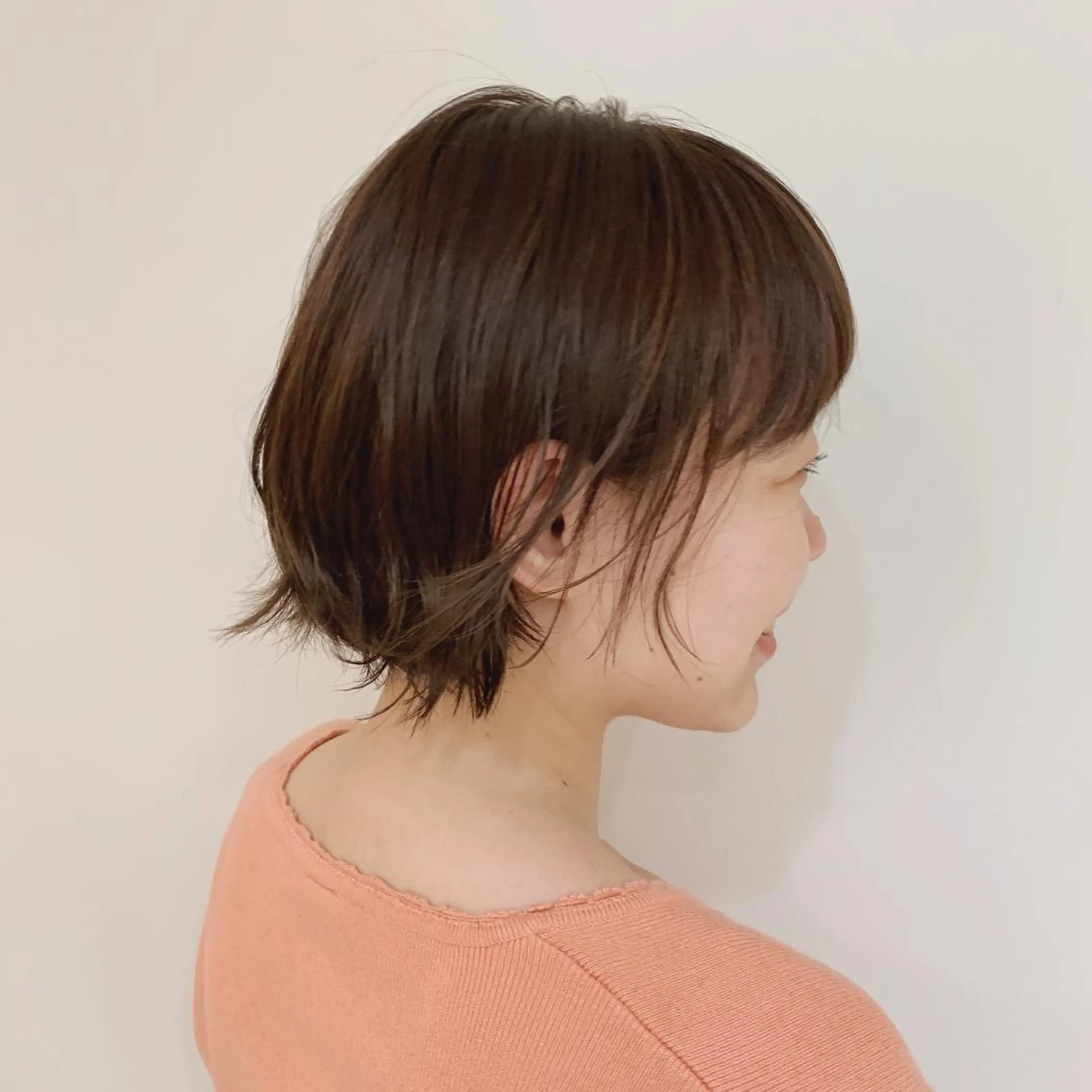 ショート カラー ベージュカラー ボブ 伊藤 陽のヘアスタイル