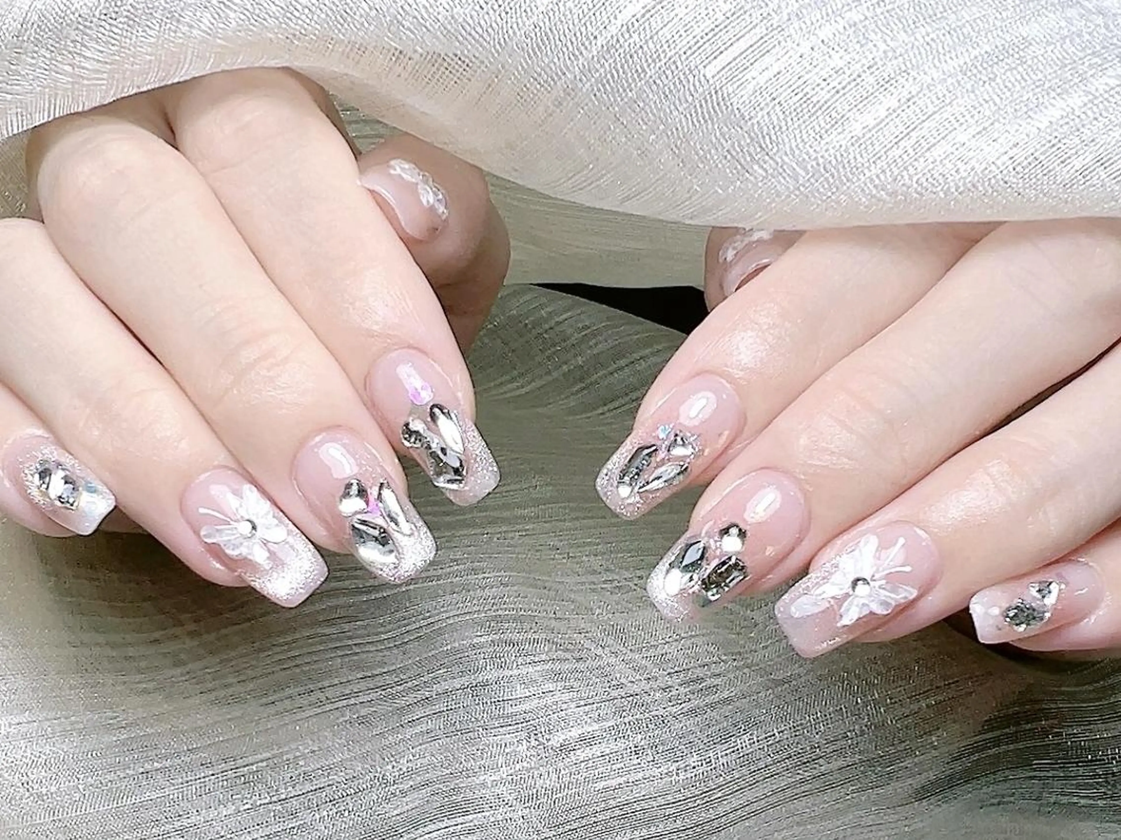 ネイル 長さ出し フレンチネイル グラデーション マグネットネイル マグネットフレンチ ハンドネイル ハンドケア るか 池袋のネイルデザイン