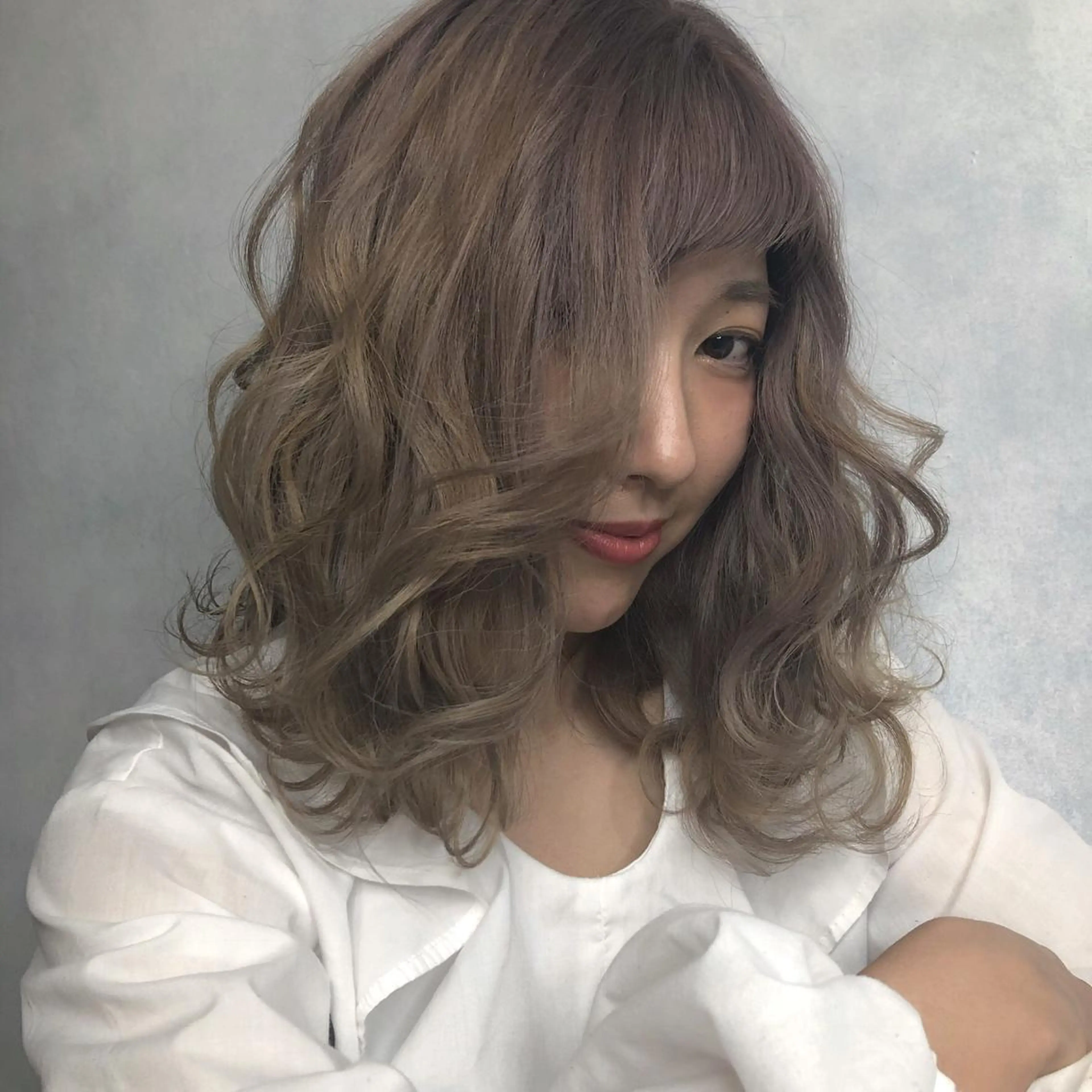 セミロング カラー ベージュカラー ミルクティーベージュ ORIKA 美容室のヘアスタイル