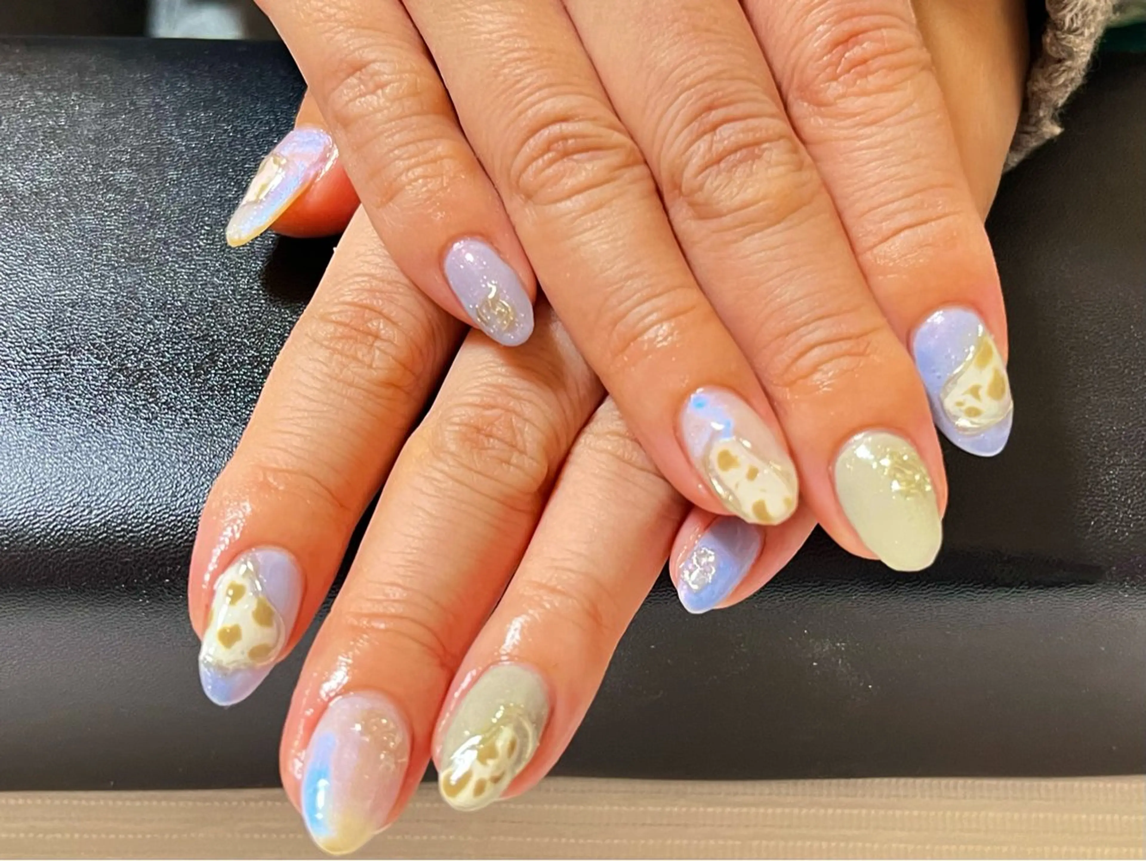 ネイル アニマル柄 アートネイル ミラーネイル ネイルチップ hohomi .のネイルデザイン