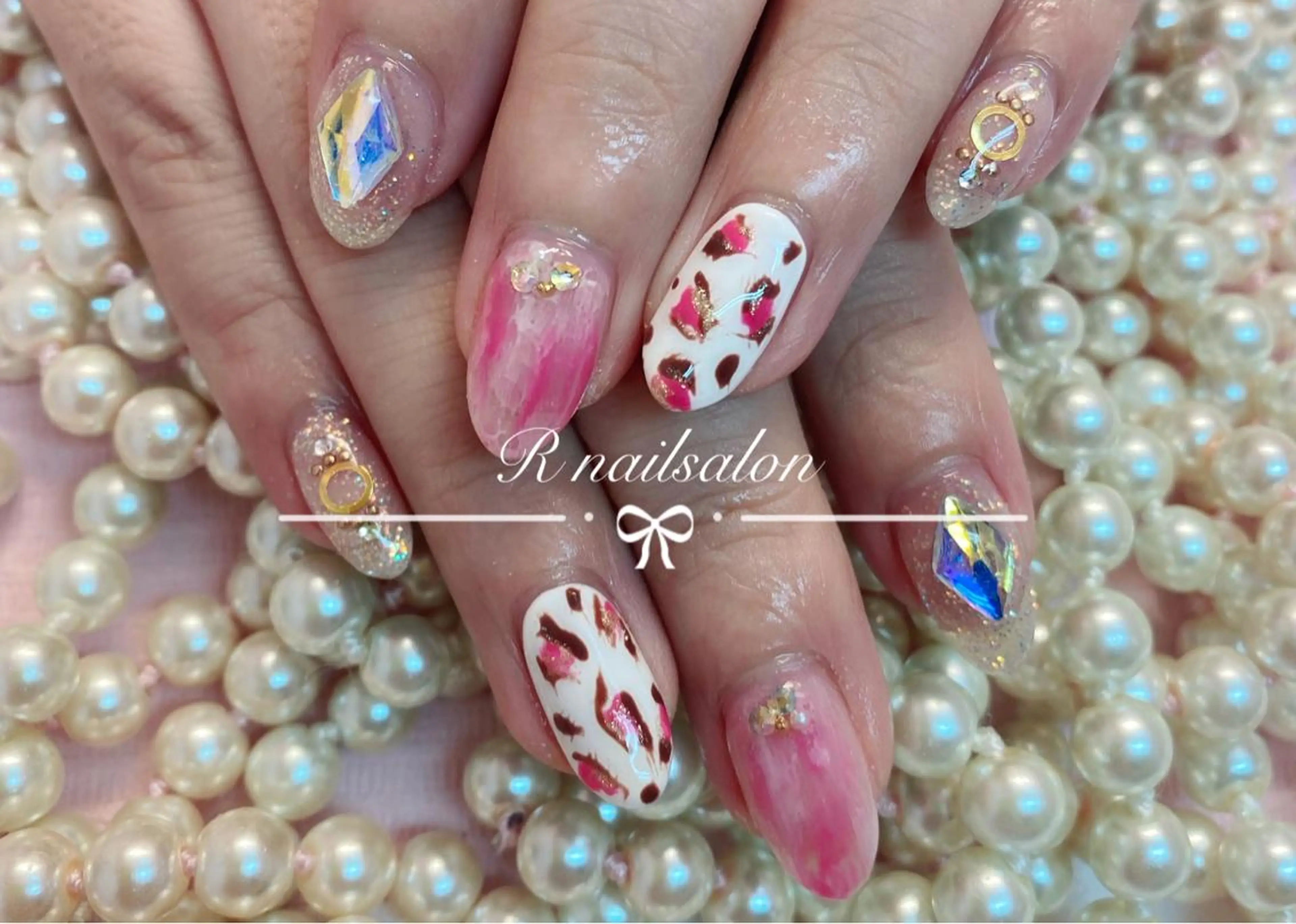 ミディアム R NAILSALONのネイルデザイン