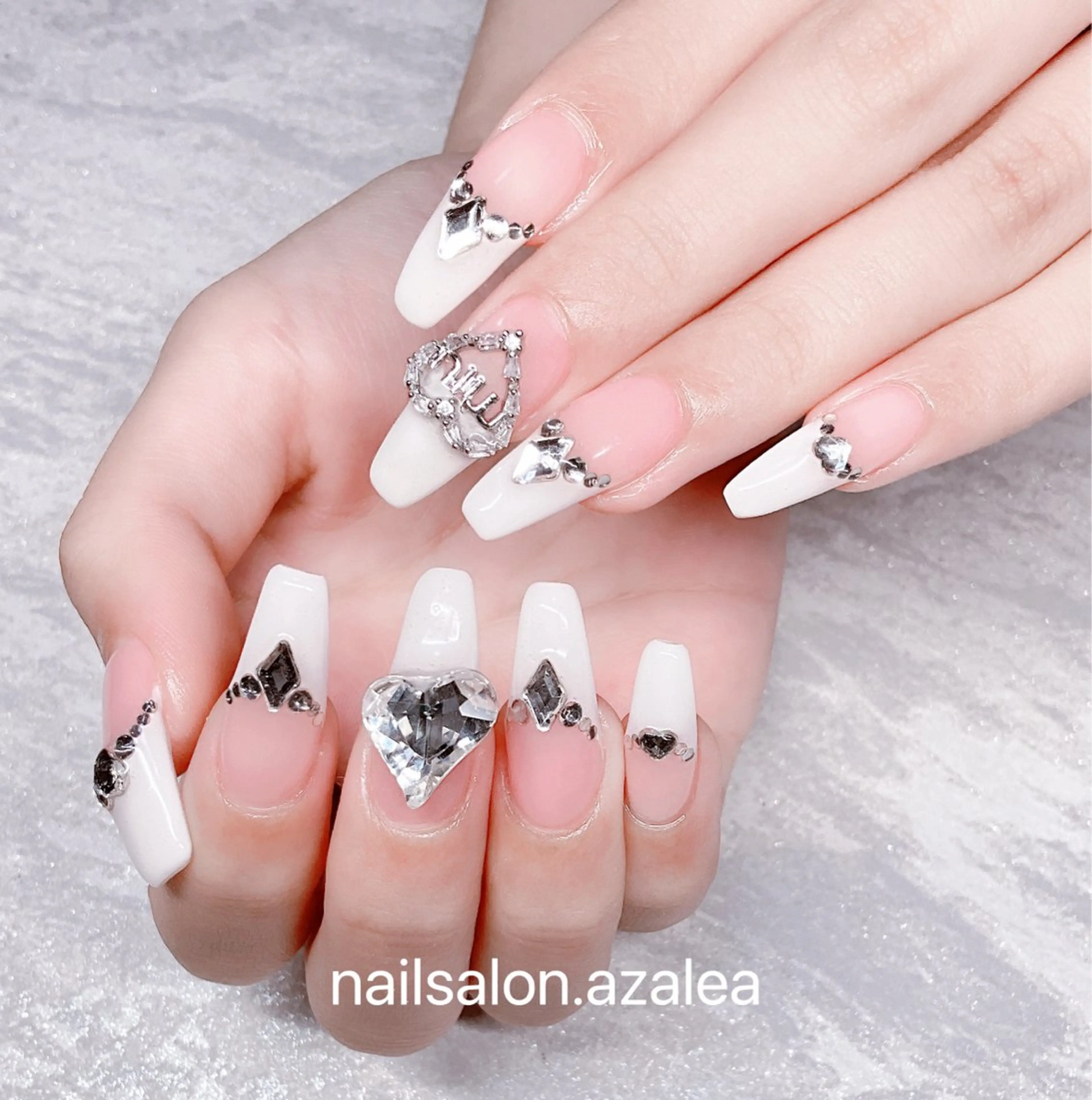 ネイル ハンドネイル R inのネイルデザイン