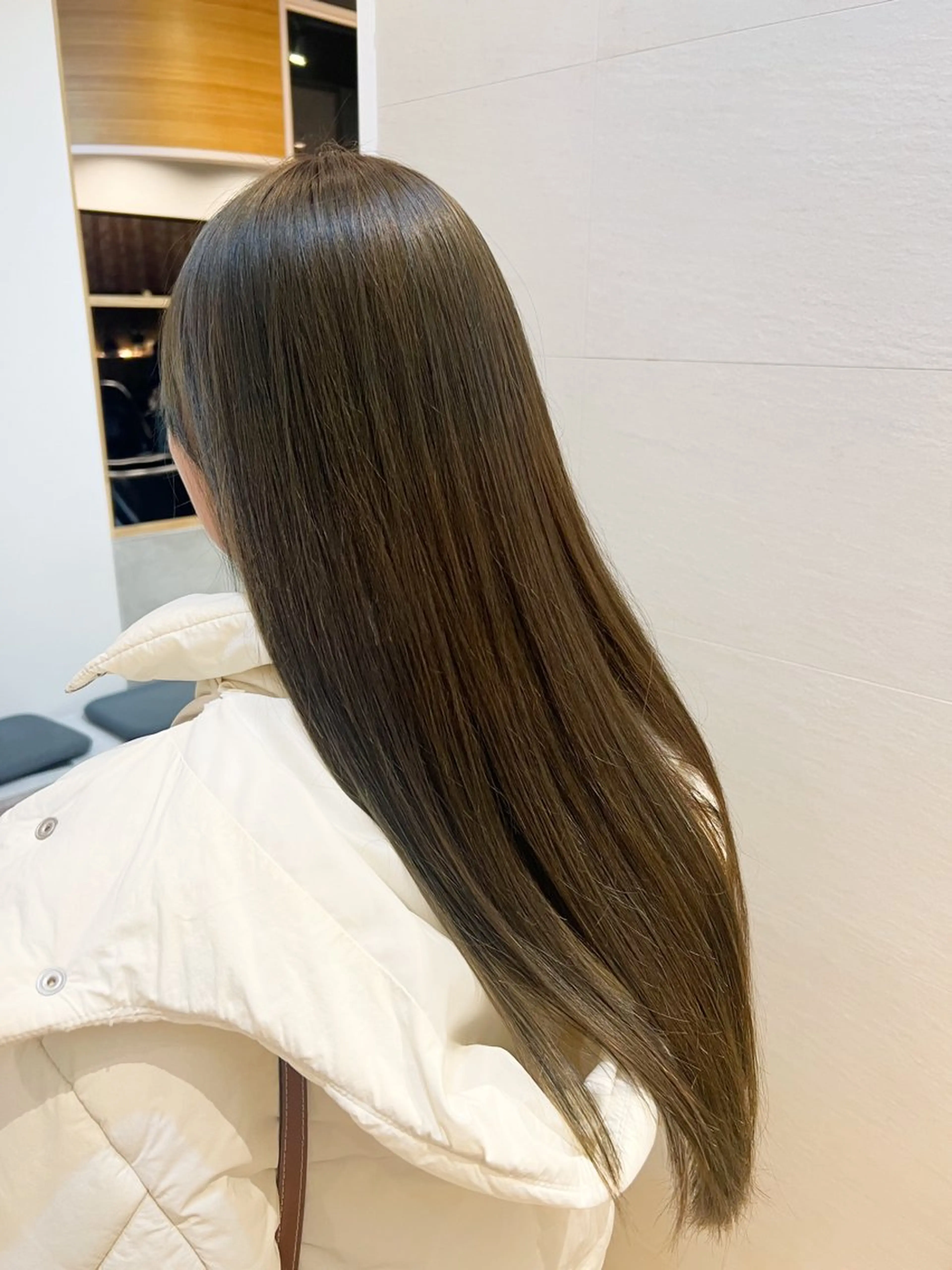 ロング カラー ベージュカラー 透明感カラー ダブルカラー オリーブベージュ オリーブカラー 艶カラー/透明感 /ヒグチアオイのヘアスタイル