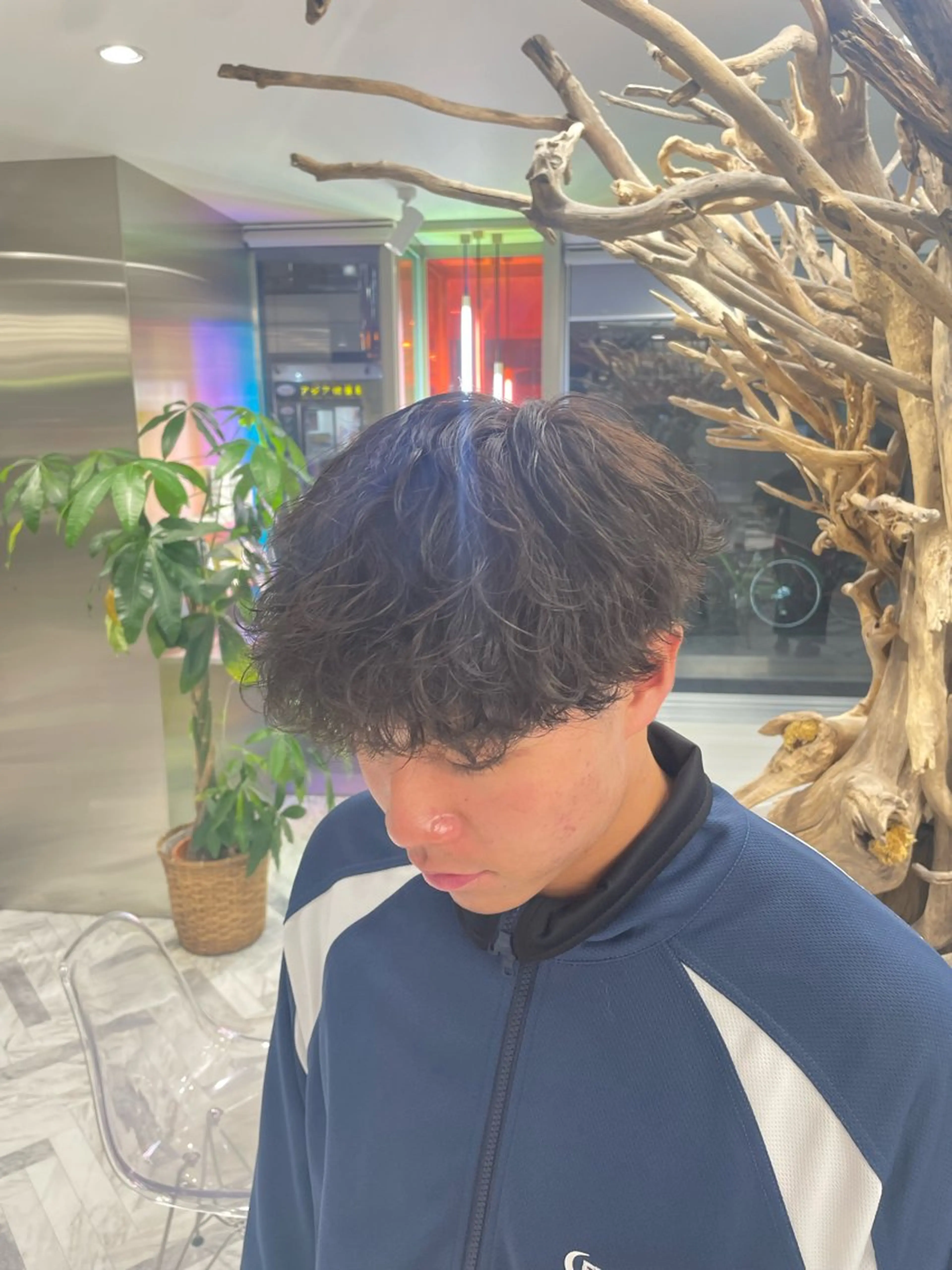 ショート パーマ メンズ メンズパーマ メンズツイストパーマ 波巻きパーマ スパイラルパーマ ツイストパーマ カット パーマ カラーモデル⚡️ REONのヘアスタイル