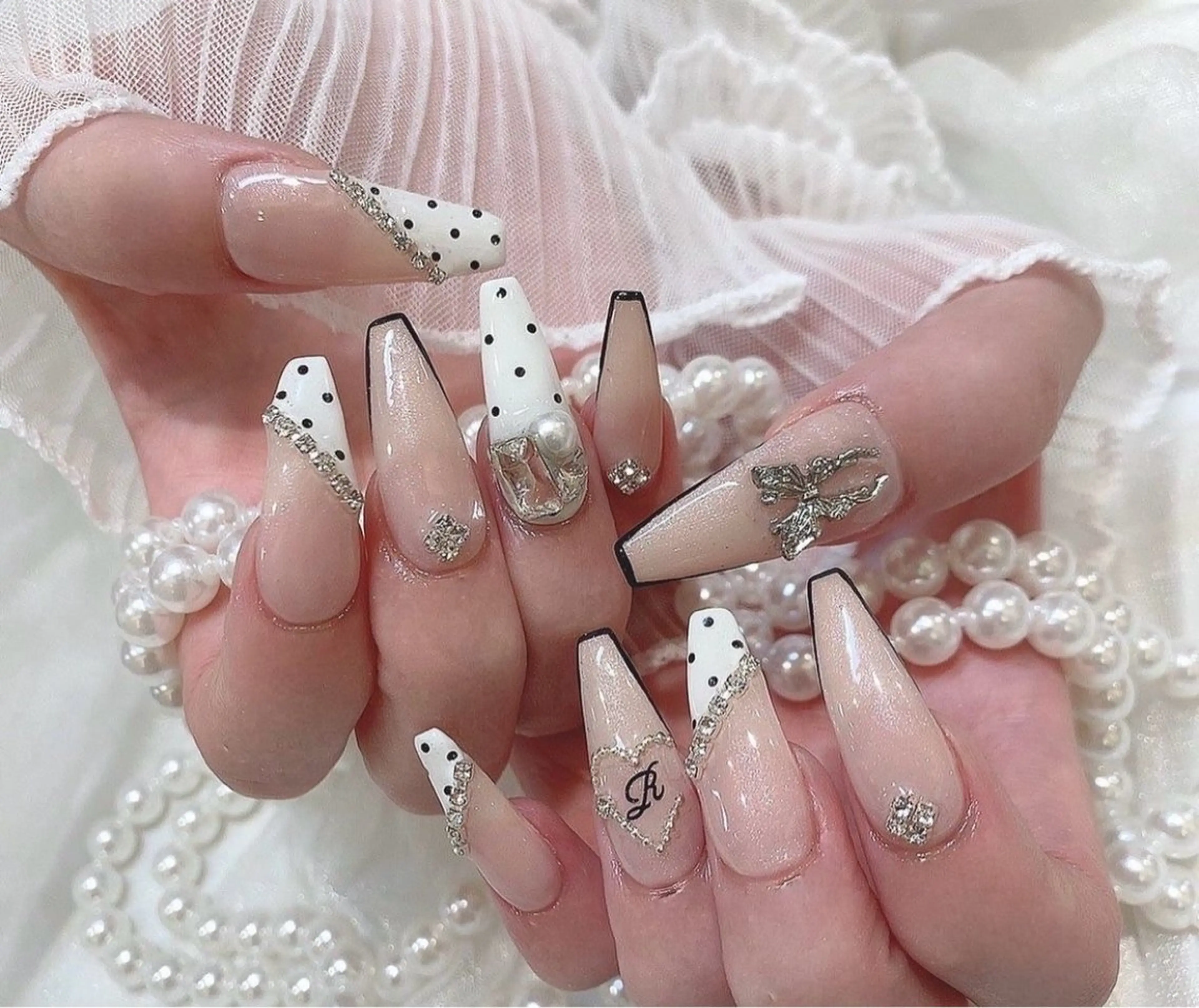 ネイル マグネットネイル ピンク ネイルチップ 冬ネイル クリスマス Lee Nailsのネイルデザイン